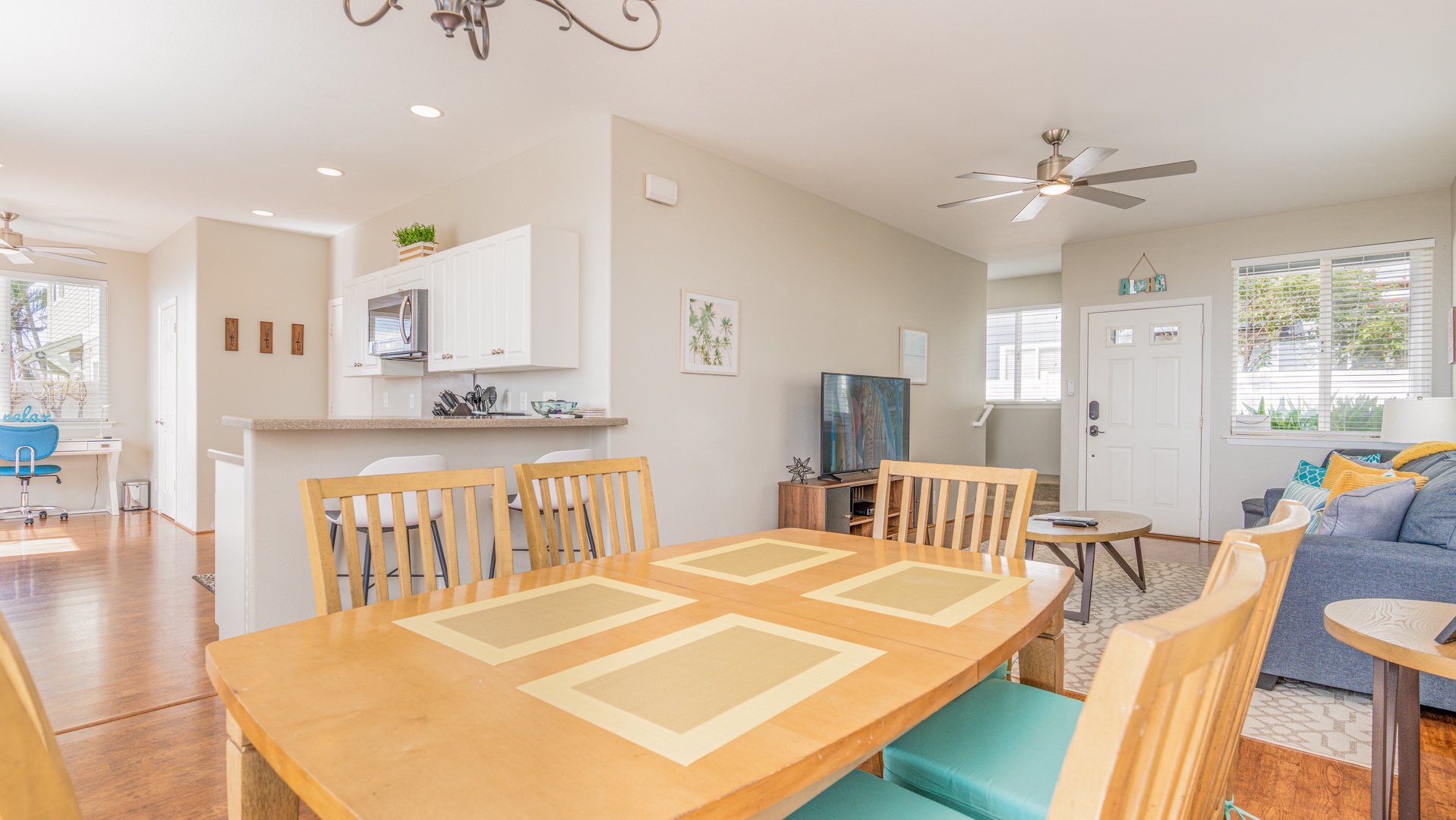 Kapolei Vacation Rentals, Makakilo Elele 48 - Rustic dining table for six.