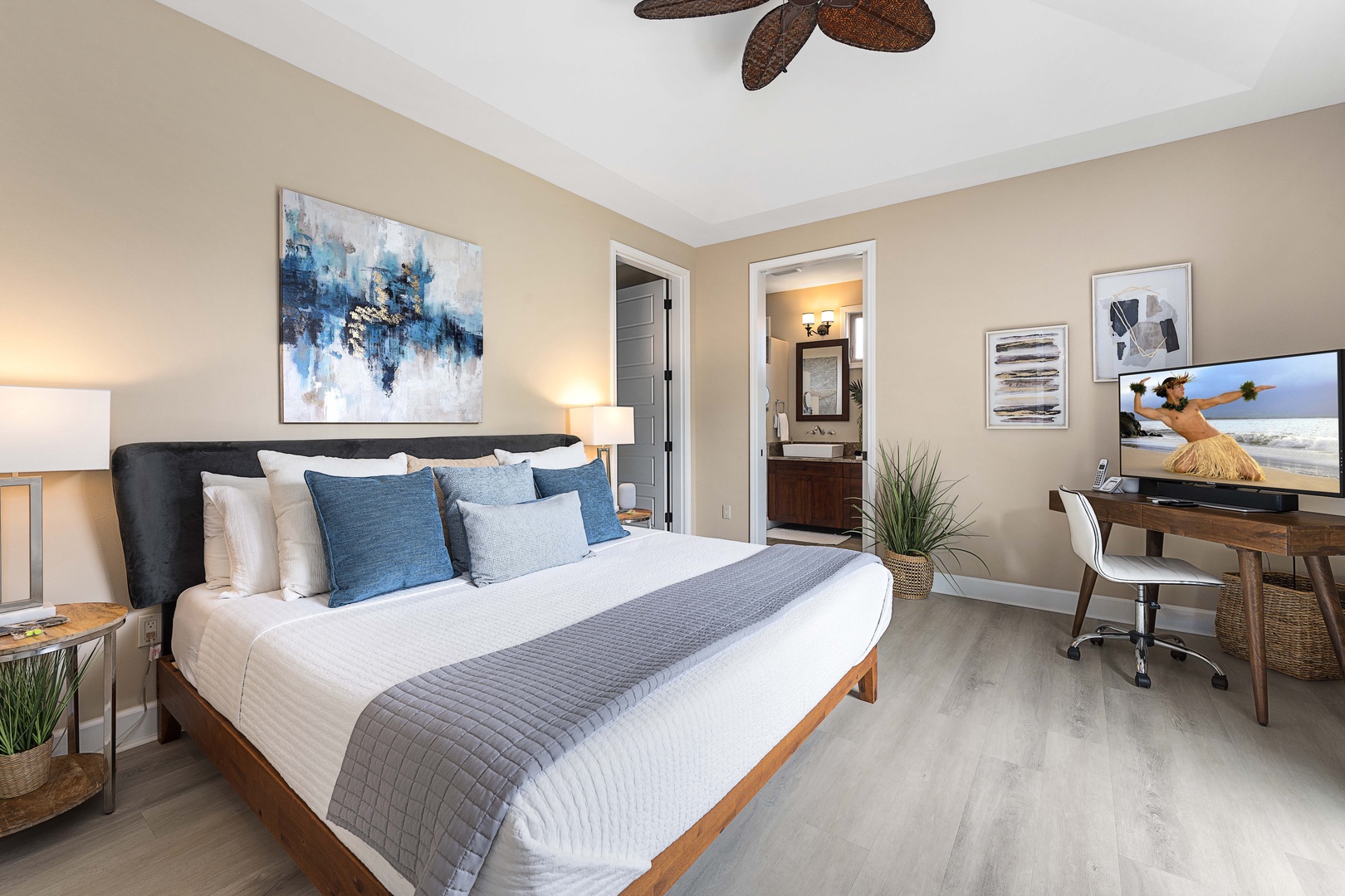 Kailua Kona Vacation Rentals, Holua Kai #27 - The second bedroom gives whoever claims it a king bed and a desk of their own.