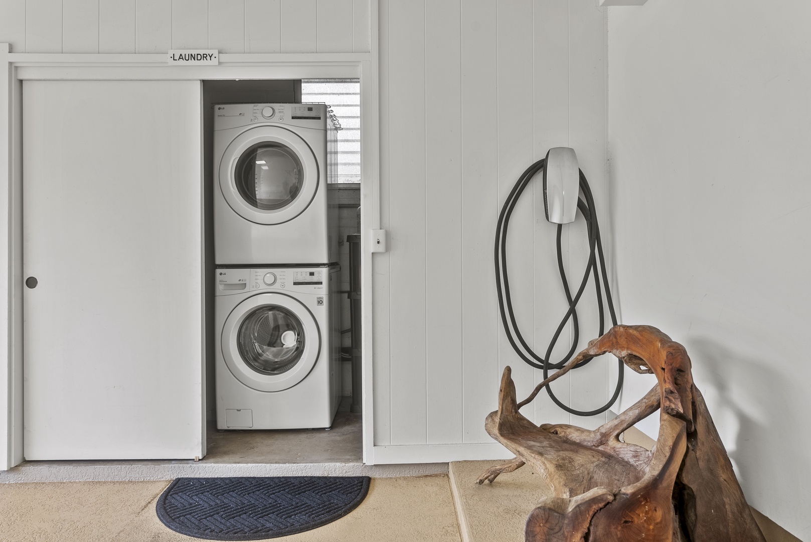 Honolulu Vacation Rentals, Honolulu Beachfront Retreat - Convenient laundry area with full-size washer and dryer, perfect for keeping beachwear fresh during extended stays.