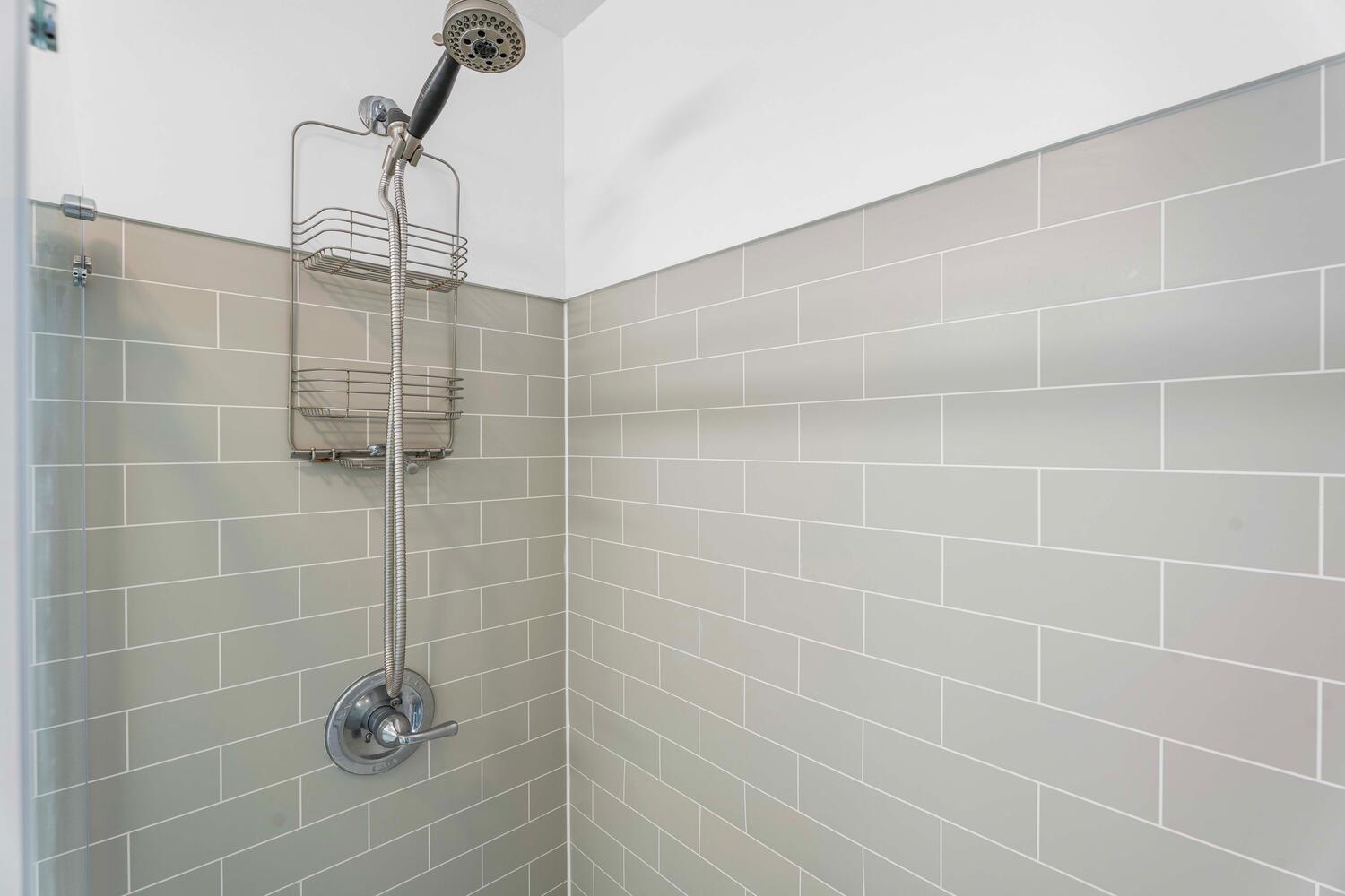 Kailua Kona Vacation Rentals, Hale Kai O'Kona #7 - Subway tiled guest bathroom with tub/shower combination.