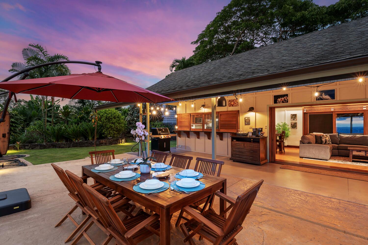 Kailua-Kona Vacation Rentals, Hale Joli - Lounge or dine poolside with the Pacific Ocean as your backdrop and soundtrack.