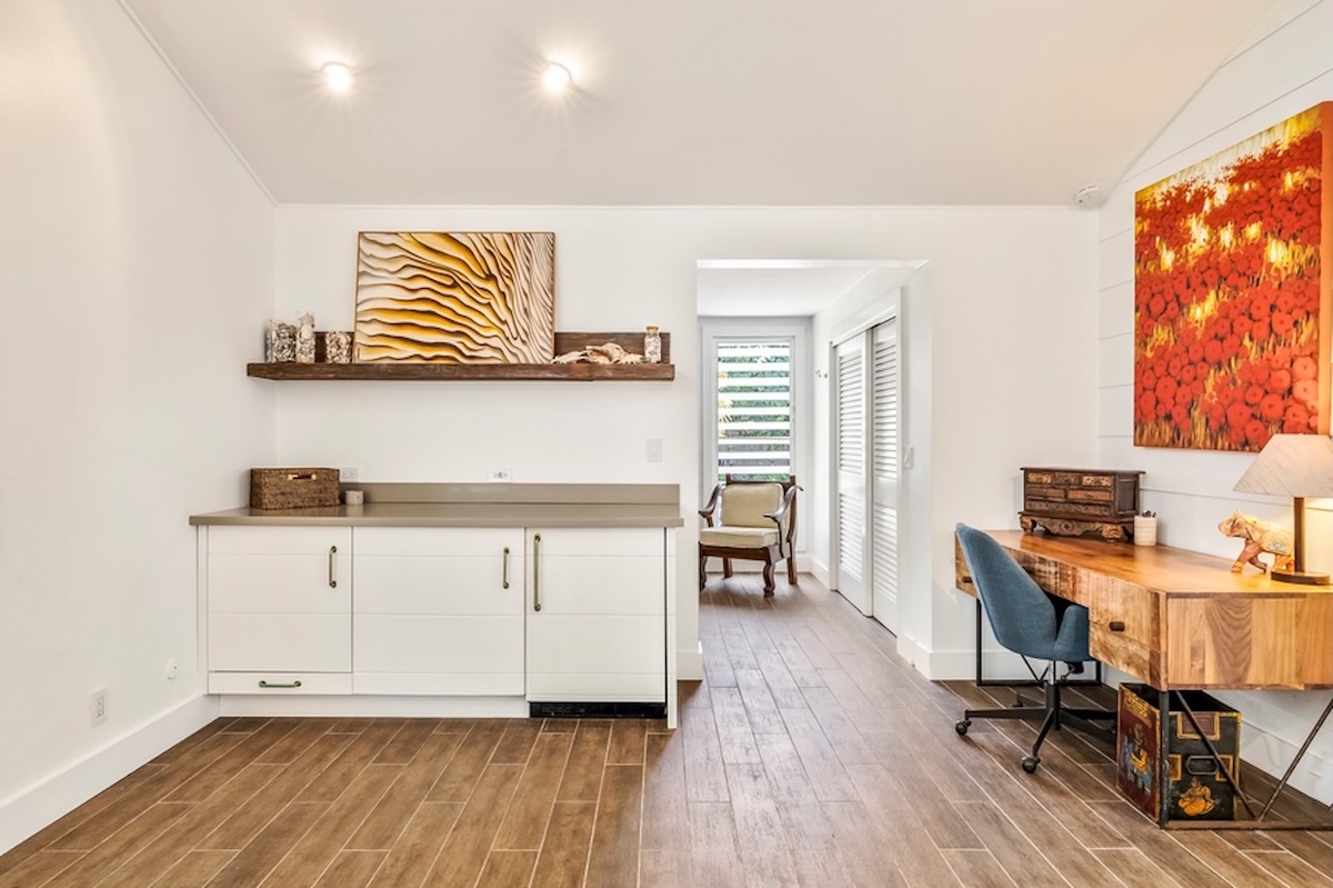 Kailua Vacation Rentals, Hale Ohana - Mix up your favorite refresher at the bar or catch up on some things in the workspace.
