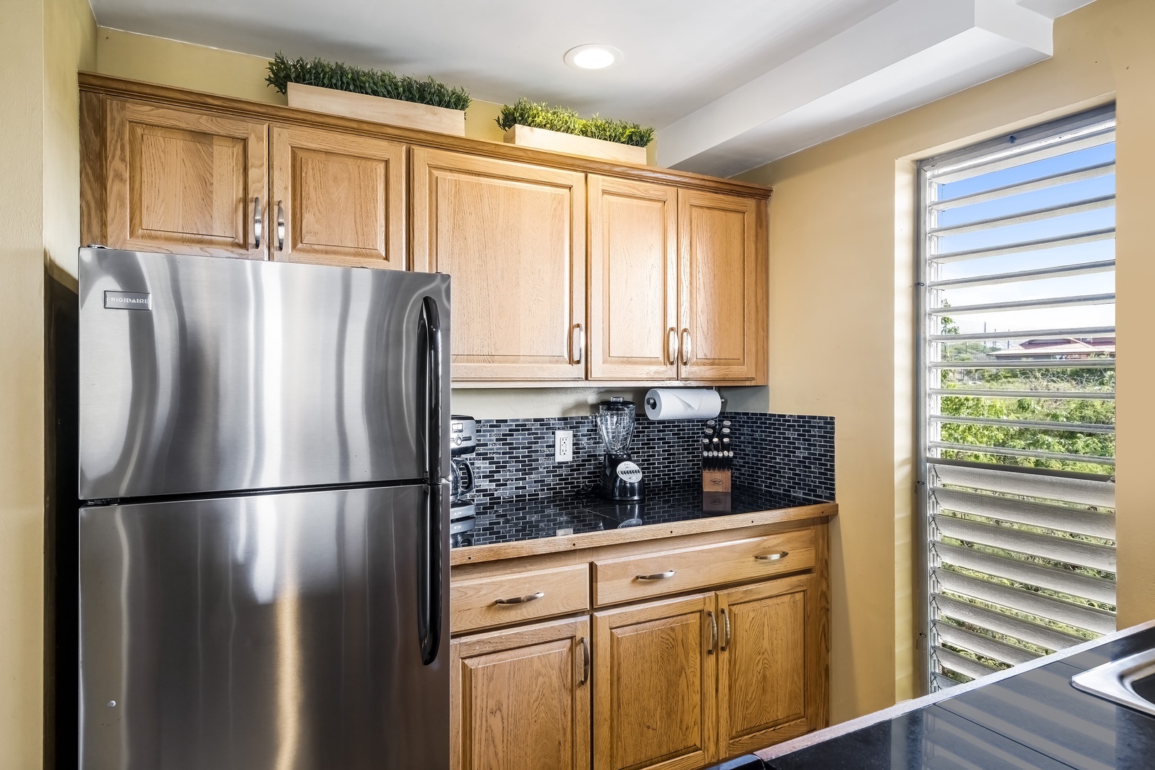 Kailua-Kona Vacation Rentals, Kona Mansions D231 - Upgraded kitchen with Stainless appliances