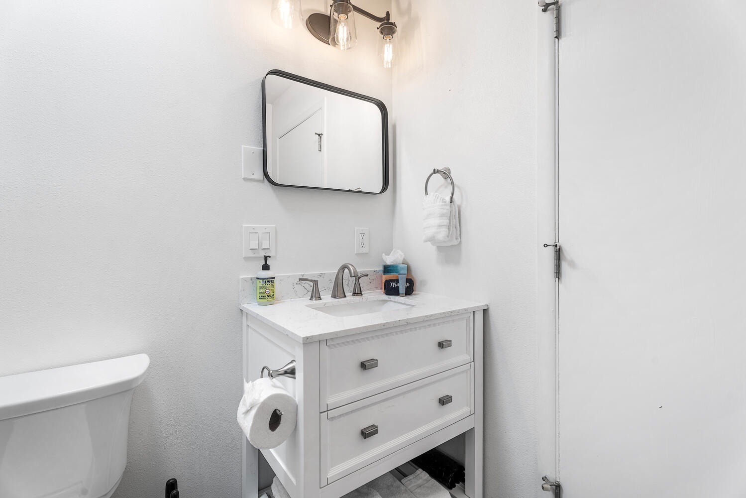 Kailua-Kona Vacation Rentals, Hale Kope Kai - Guest bathroom with modern vanity and thoughtful touches for a stress-free stay.