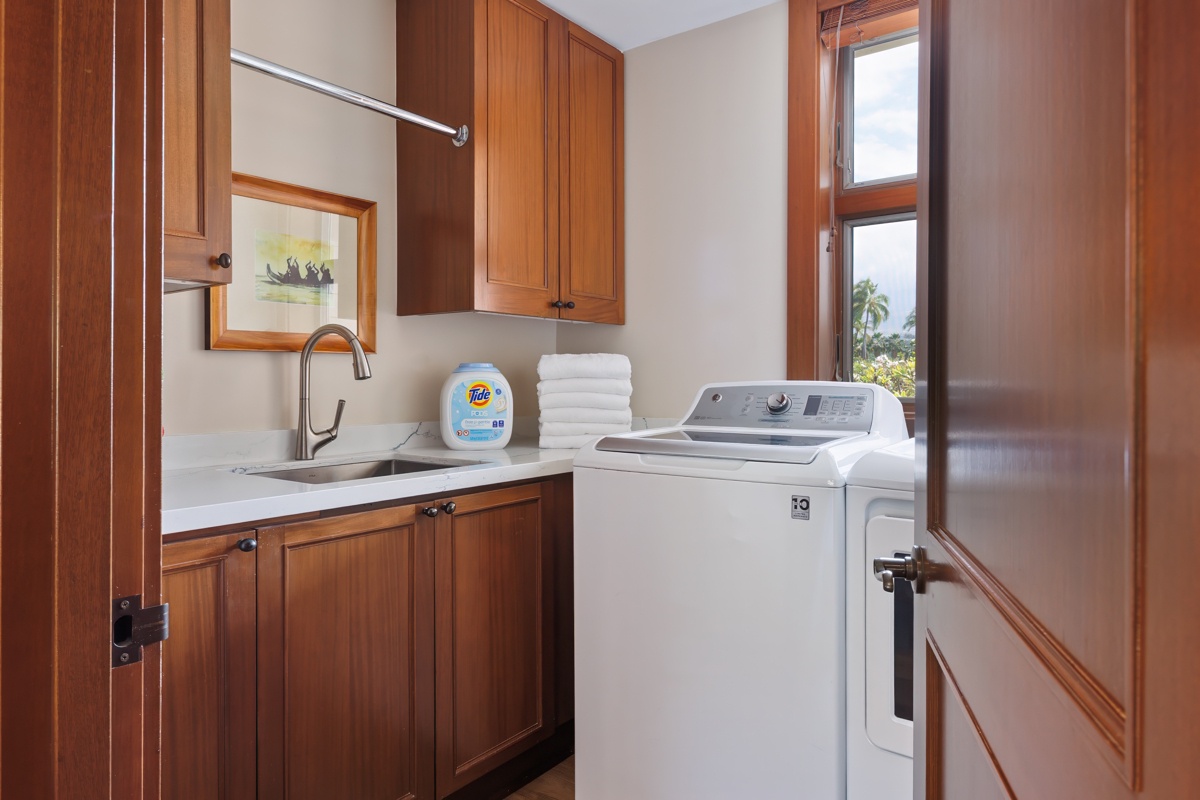Kailua Kona Vacation Rentals, Fairways Villa 120A - Your personal laundry room features full-size washer and dryer with rich wooden cabinetry and convenient sink for all your washing needs.