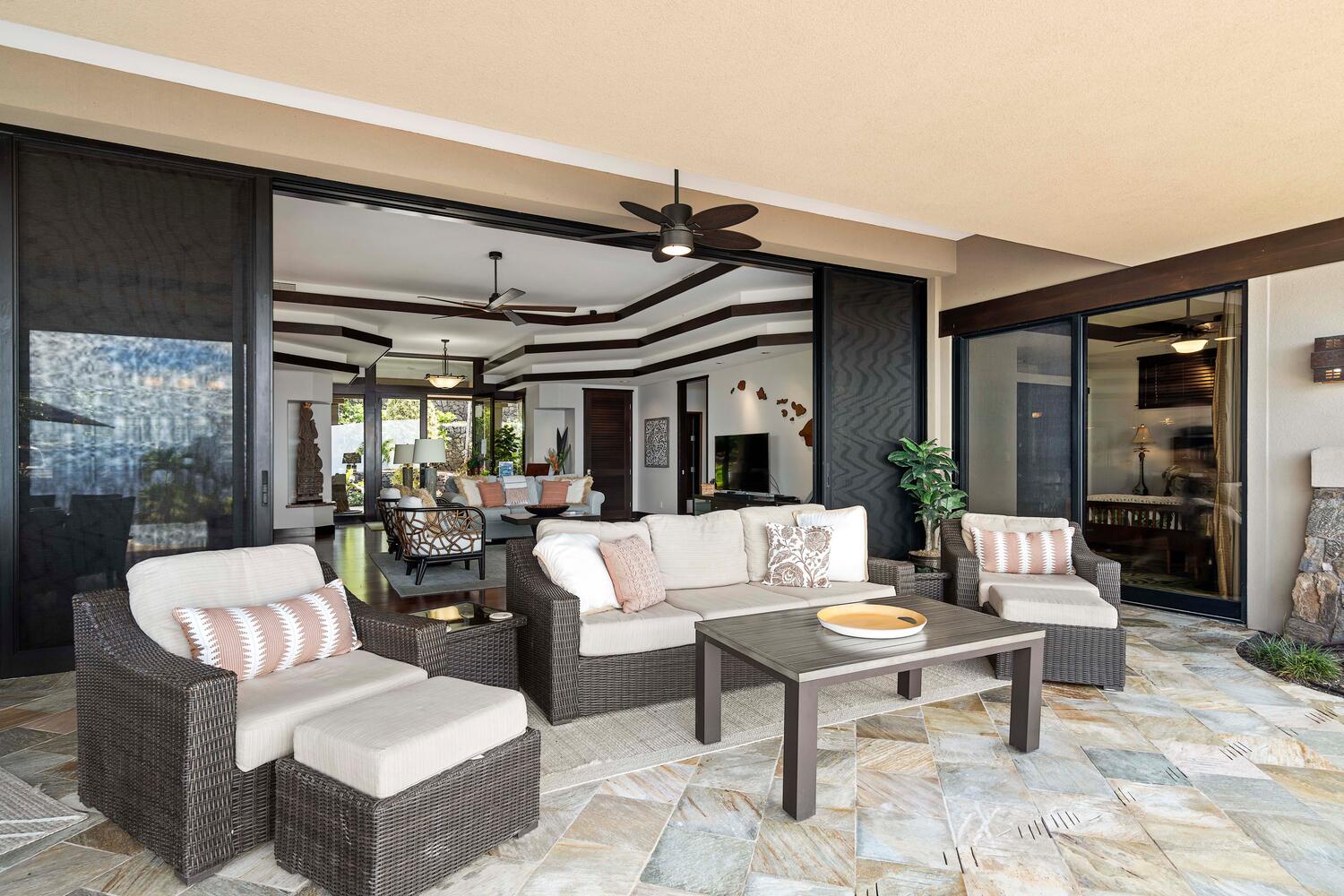 Kailua Kona Vacation Rentals, Island Oasis - Large sliding doors embrace Hawaii style living by connecting the outdoors to the inside