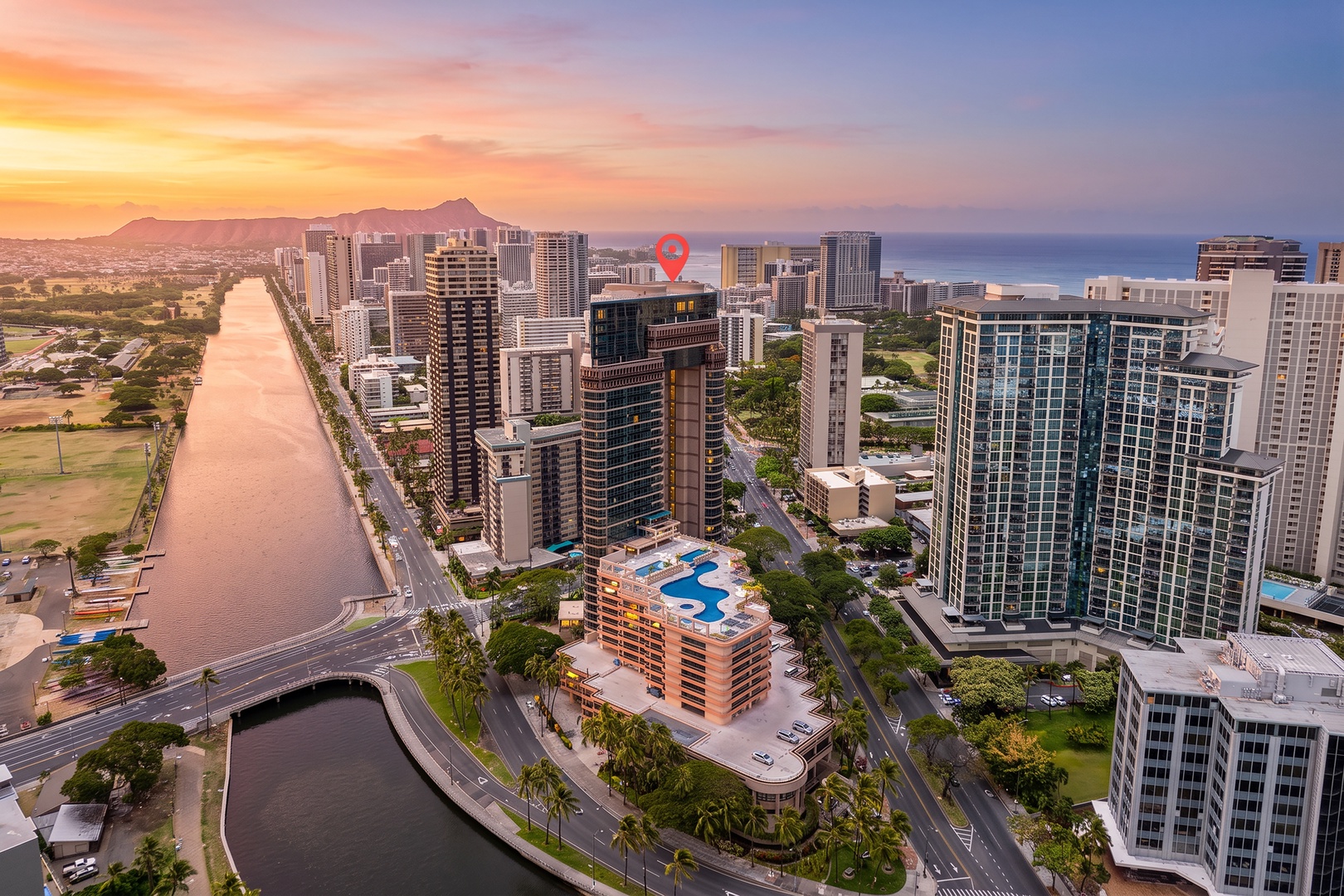 Honolulu Vacation Rentals, Island View at Waikiki Landmark - Evening settles over Waikiki, Diamond Head on the horizon and the whole skyline turning gold.