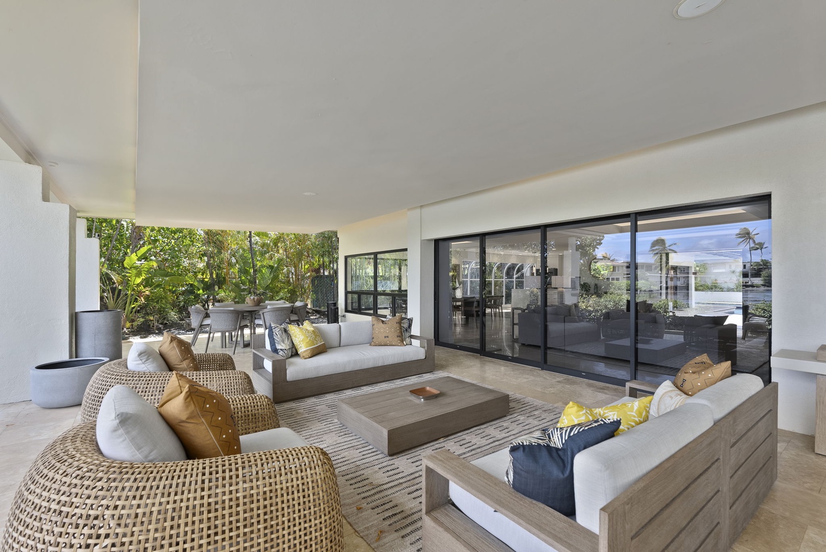 Honolulu Vacation Rentals, The Lagoon House 3BR - Spacious indoor-outdoor lounge where wide openings frame greenery and soft natural light.