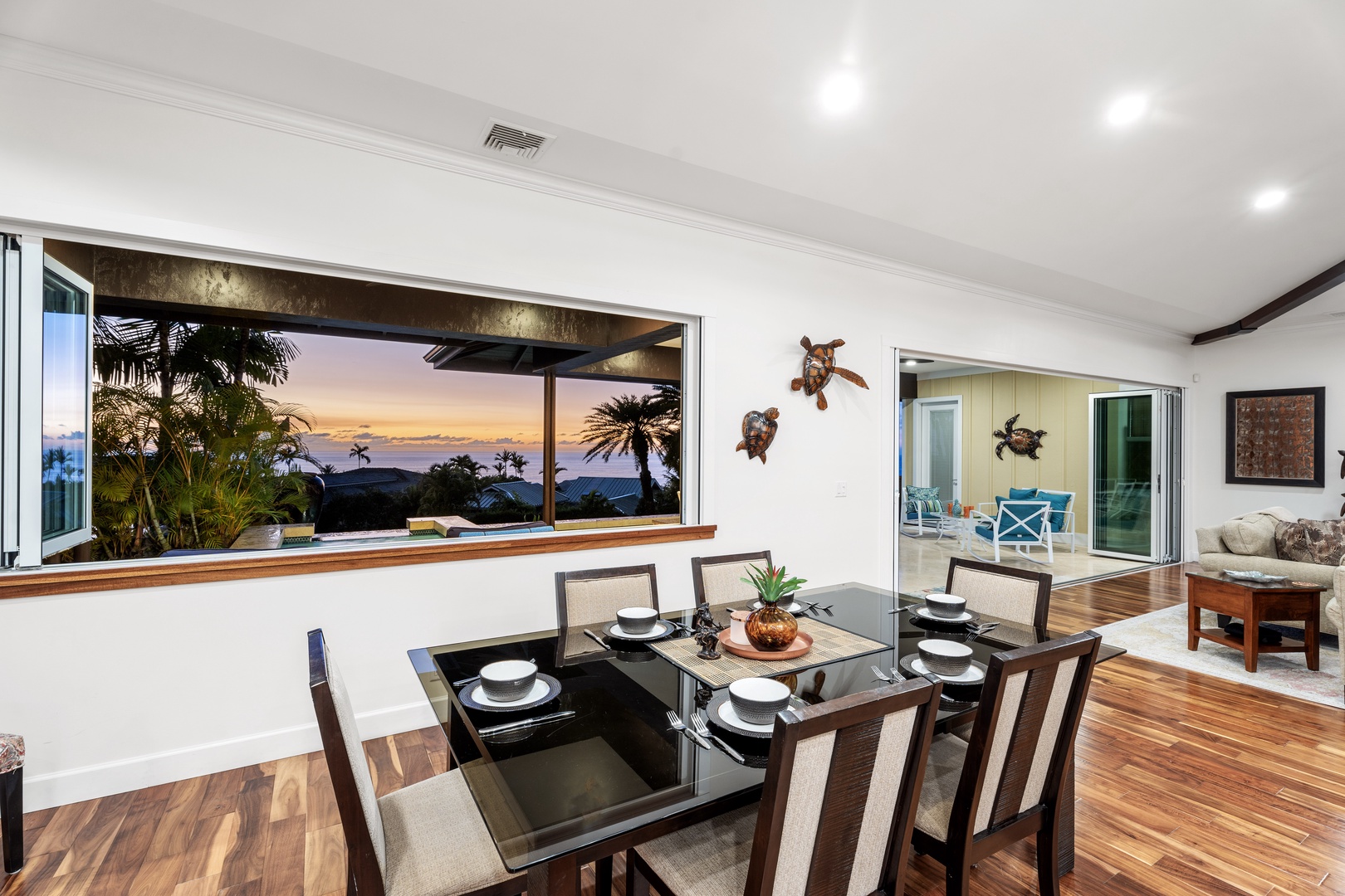 Kailua Kona Vacation Rentals, Ohana le'ale'a - Dining room seating for the whole family!