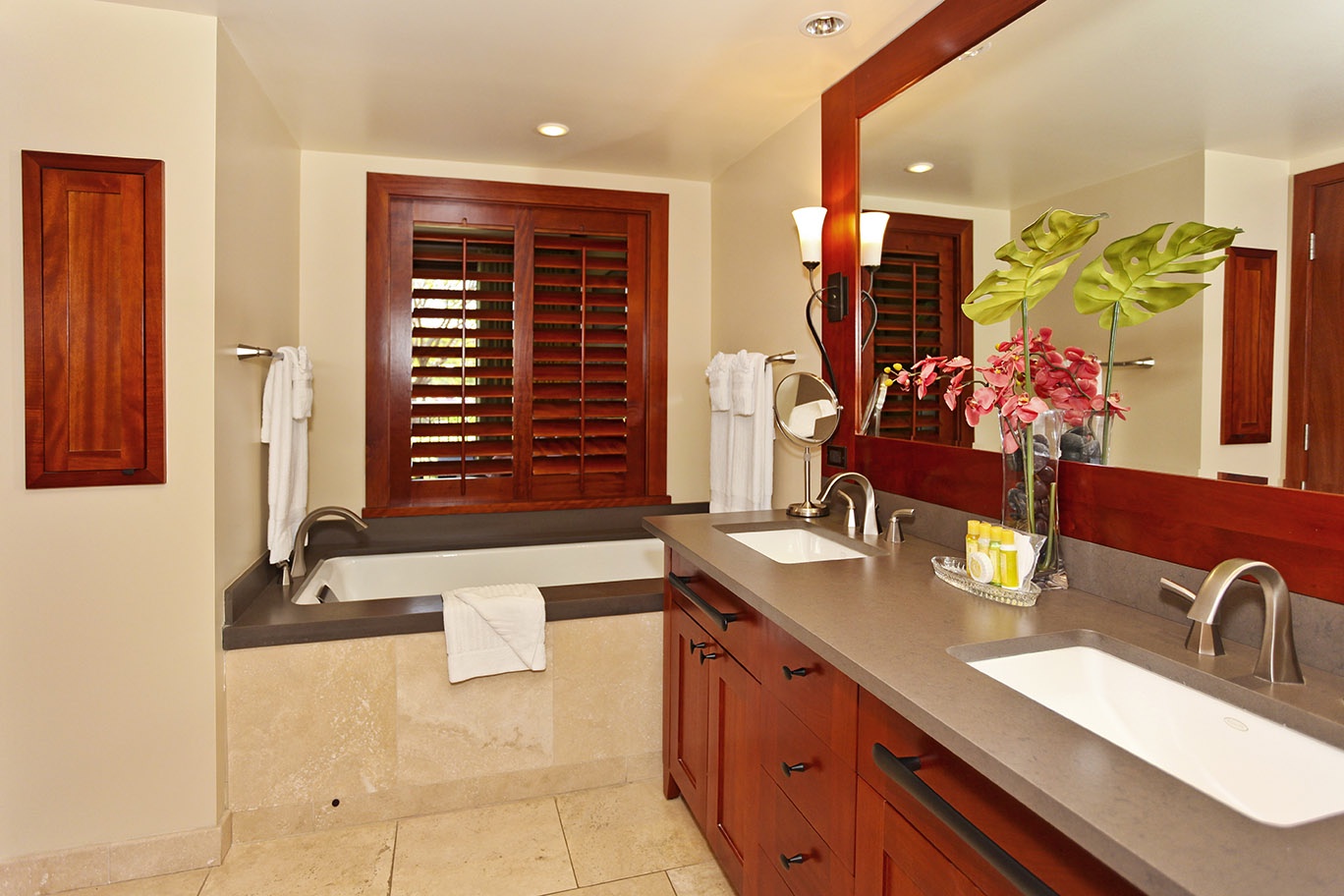 Kapolei Vacation Rentals, Ko Olina Beach Villas B204 - The primary guest bath with a double vanity, soaking tub and shower for total relaxation.