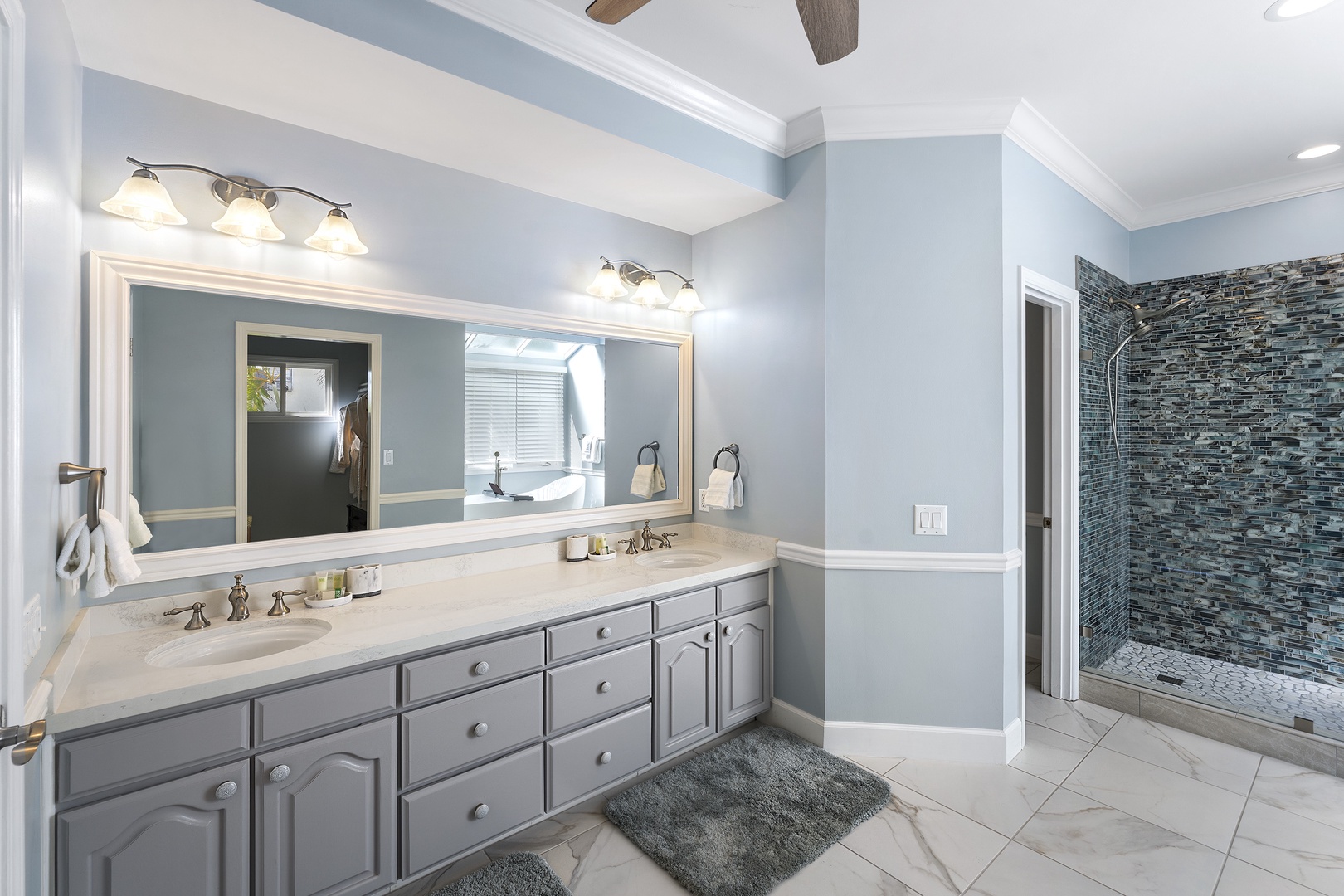 Kailua Kona Vacation Rentals, Dolphin Manor - Dual vanities in the primary bathroom