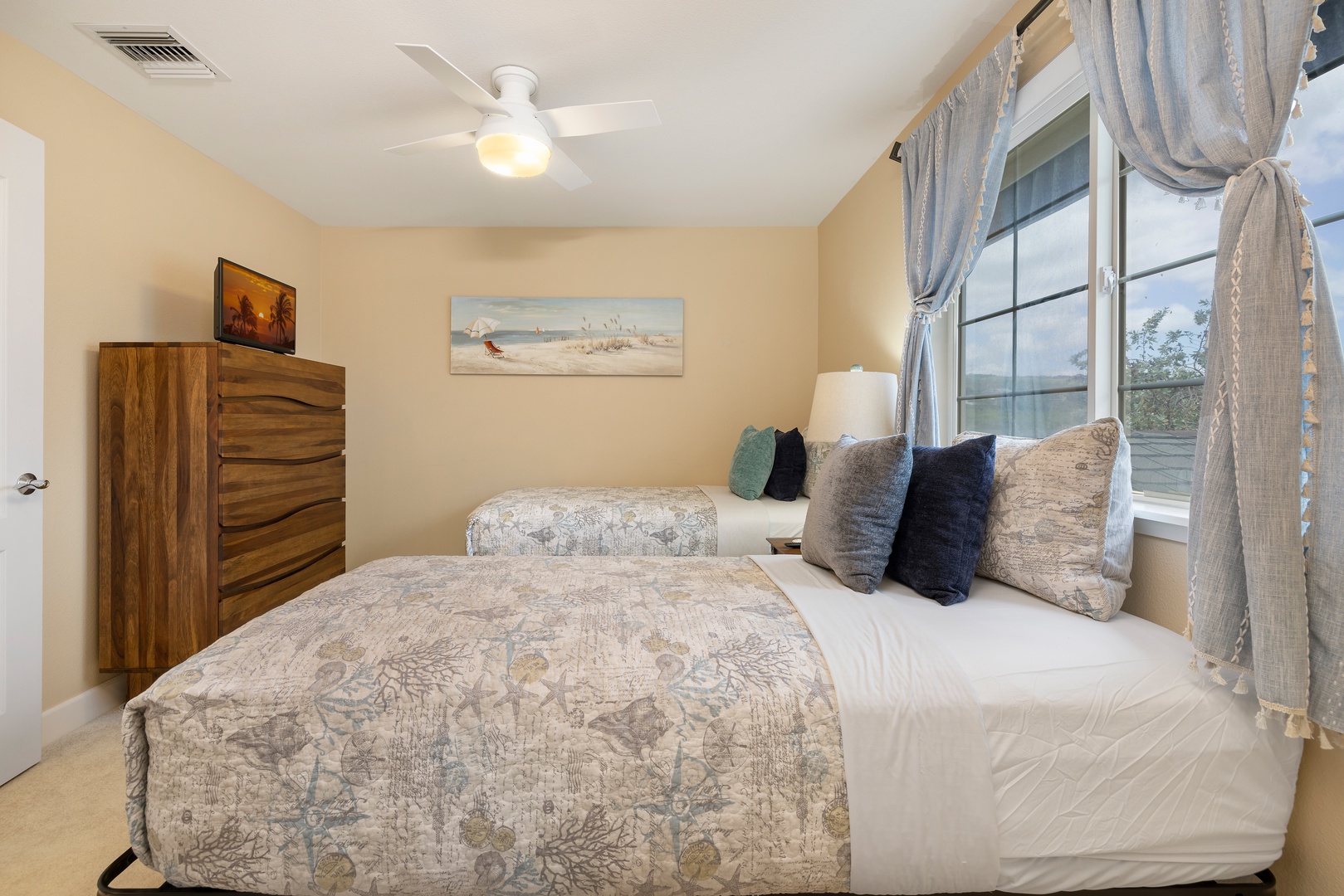 Kapolei Vacation Rentals, Hillside Villas 1498-3 - Relax in the cozy guest bedroom, perfect for a restful night's sleep.