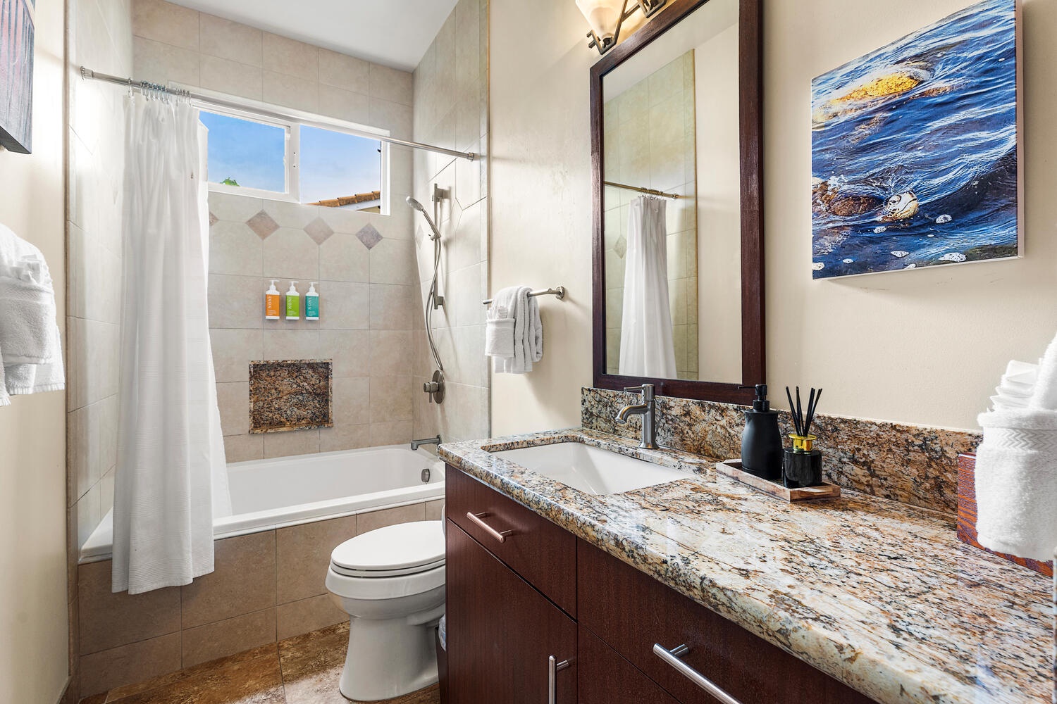 Kailua Kona Vacation Rentals, Kailani Vista - A full Air tub/shower combo, ample counter space, and bright natural light