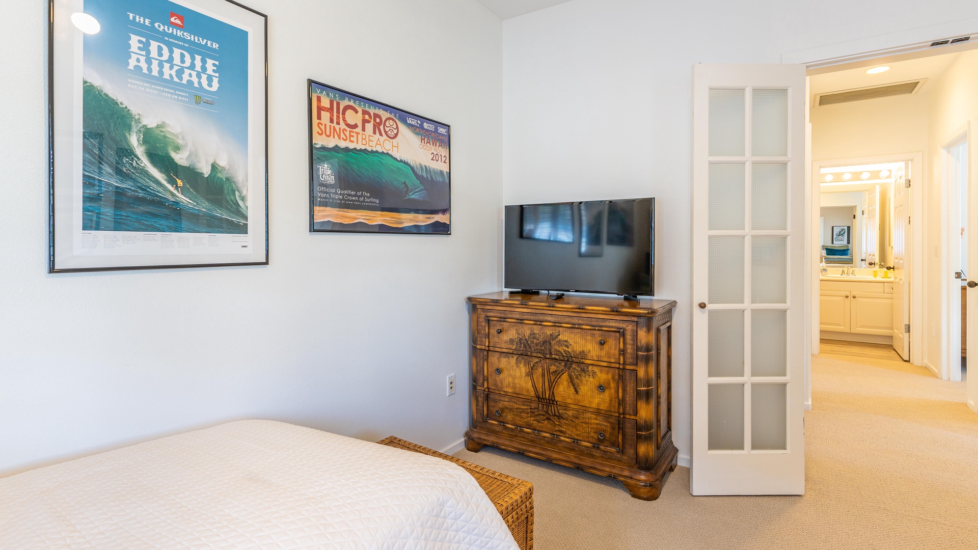 Kapolei Vacation Rentals, Coconut Plantation 1074-1 - The fourth guest bedroom with twin beds, TV and a dresser.