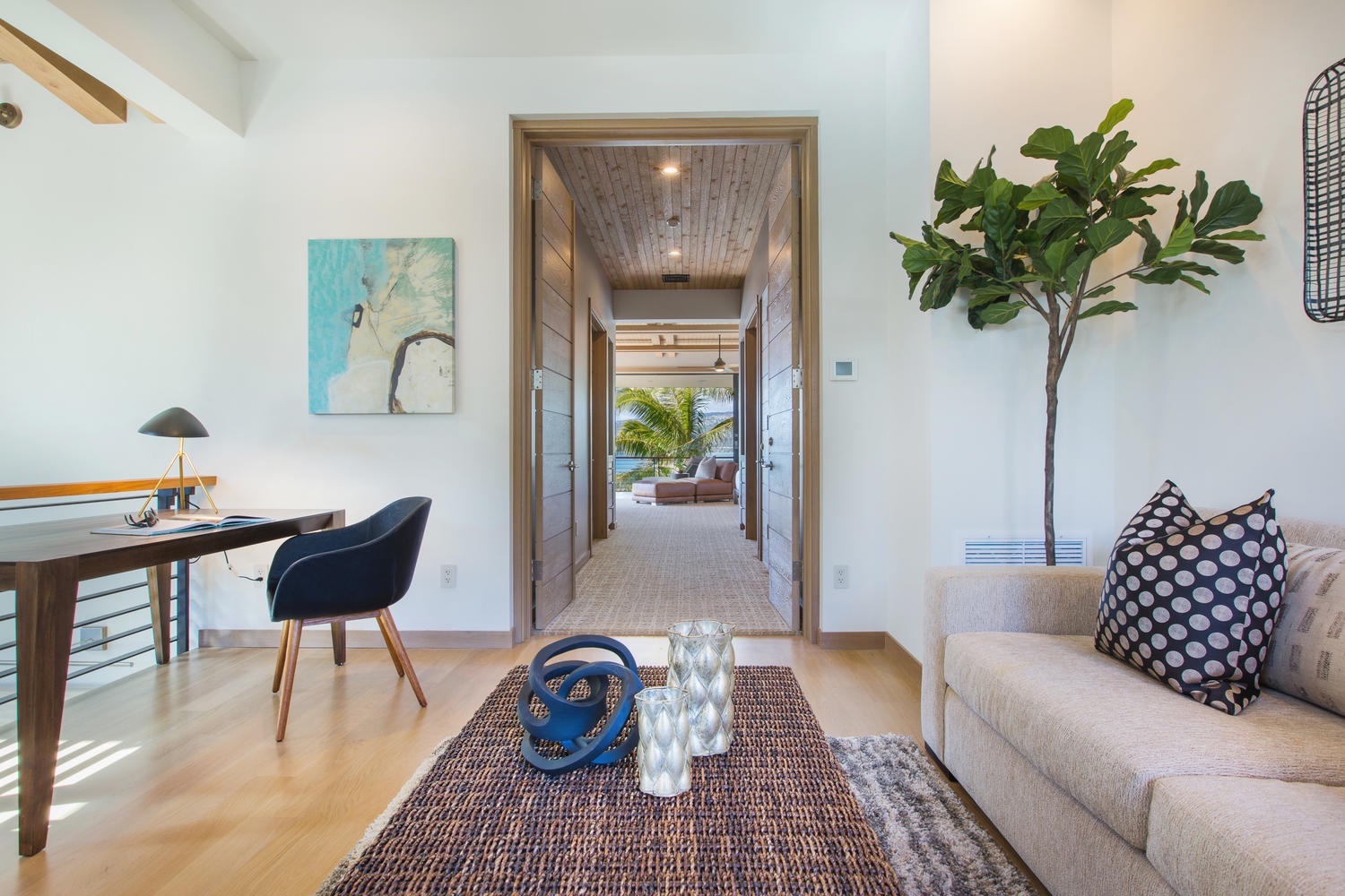 Honolulu Vacation Rentals, Ocean House 4 Bedroom - Primary bedroom lounge