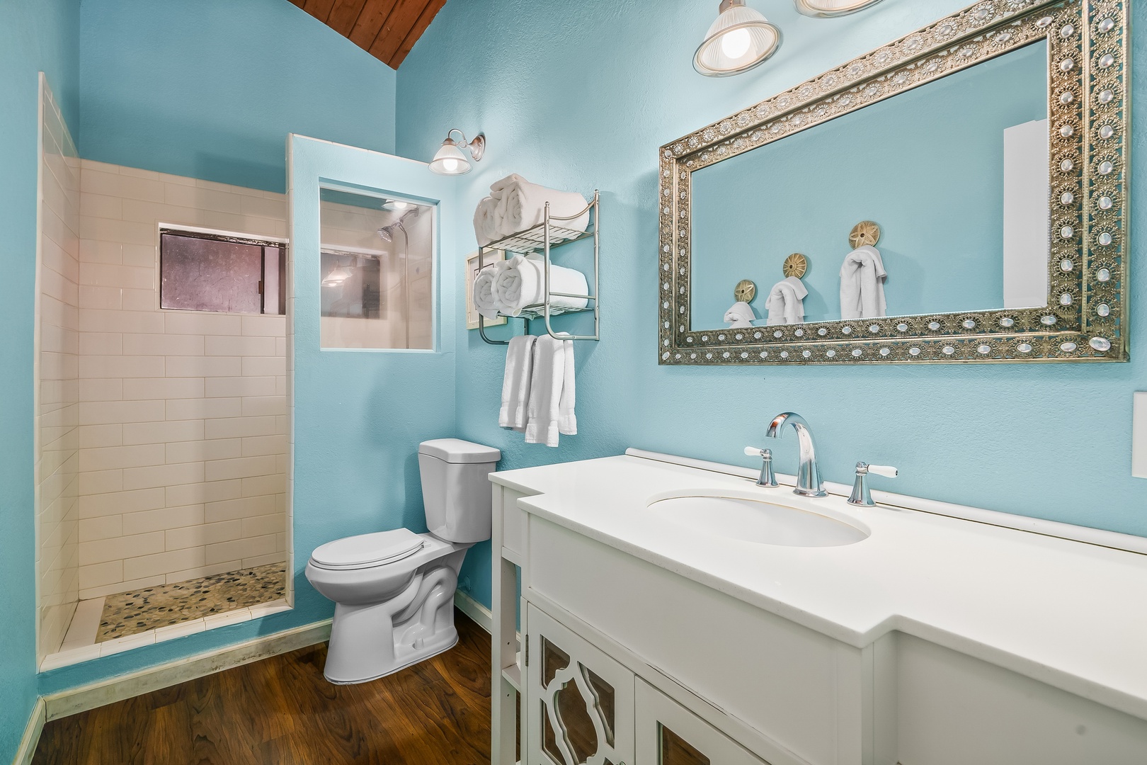 Princeville Vacation Rentals, Mauna Kai 7B - Get ready for the night out at a vanity with room to spread out.