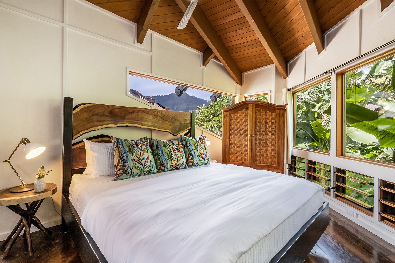 Waimanalo Vacation Rentals, Hawaii Hobbit House - Primary bedroom with king bed