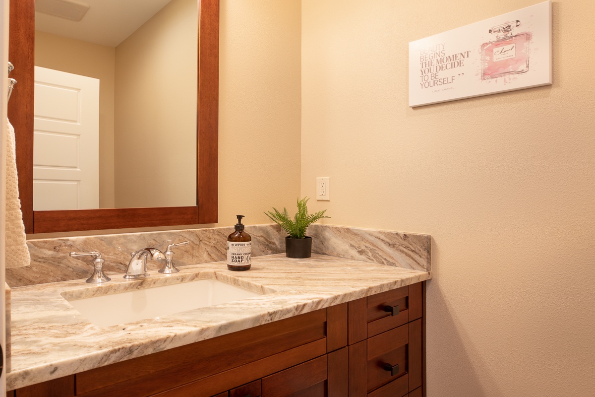 Kamuela Vacation Rentals, Mauna Lani KaMilo #123 - Upstairs powder room.