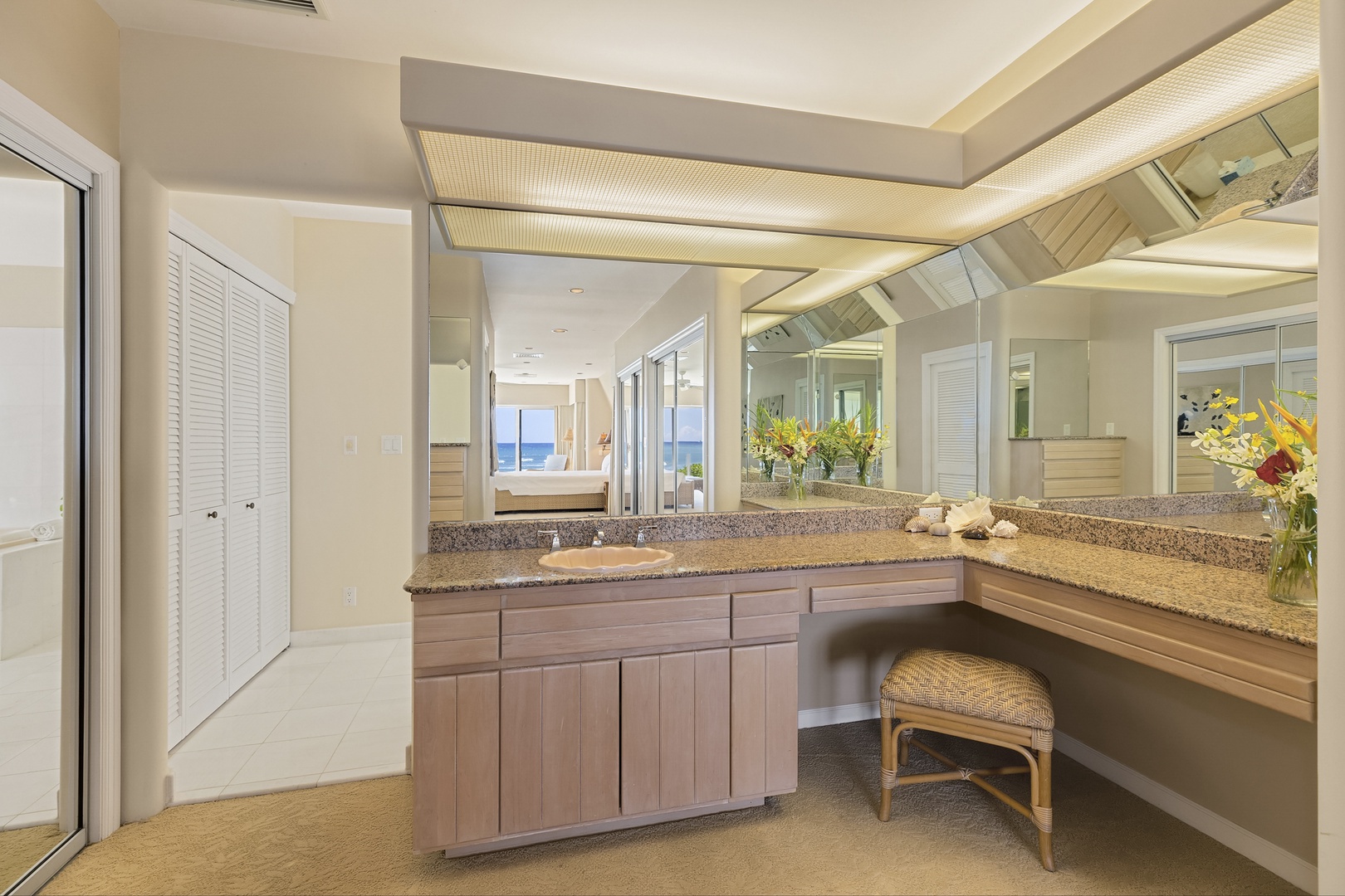 Honolulu Vacation Rentals, Diamond Head Surf House - Primary Suite Bathroom with vanity.