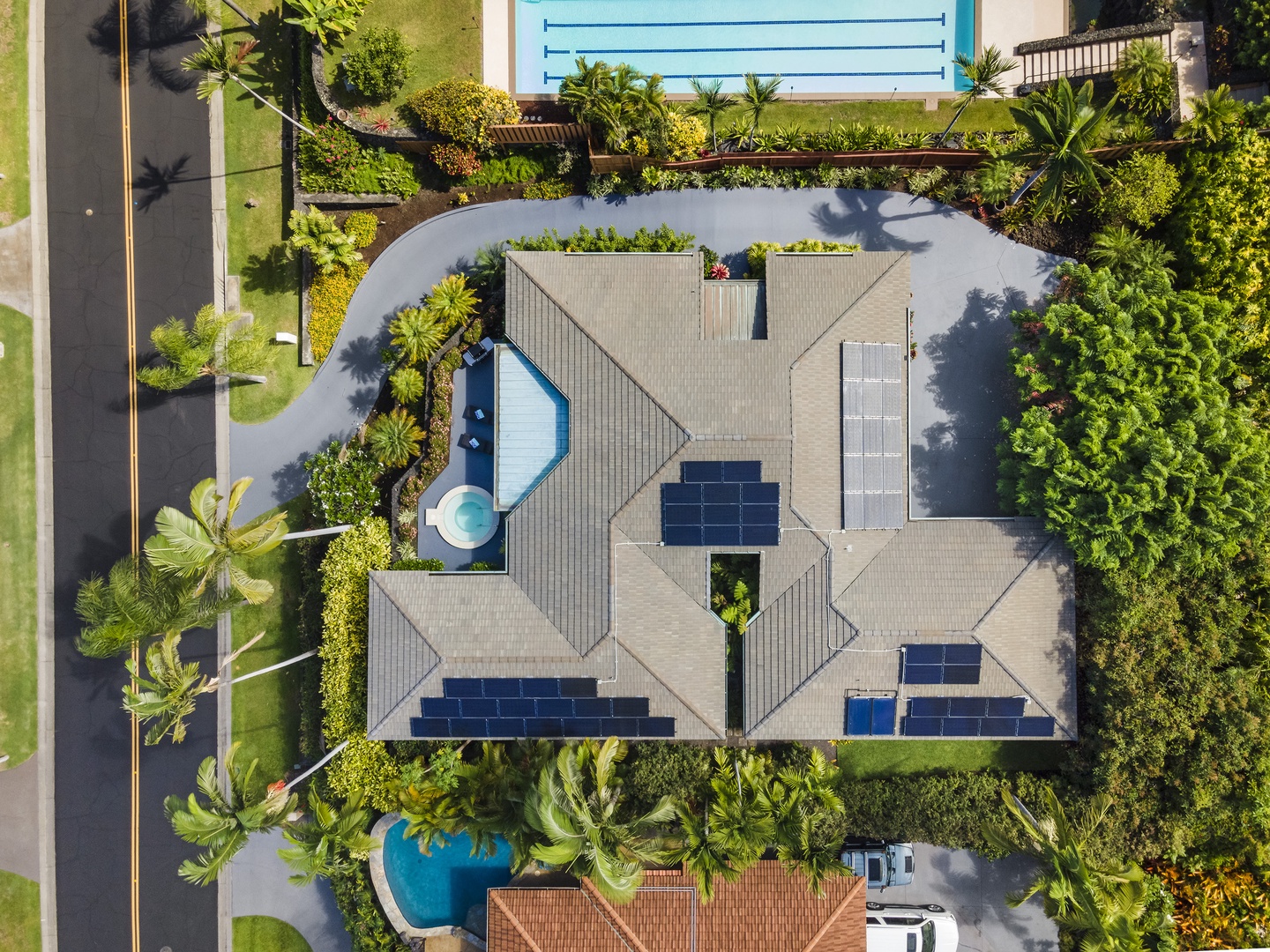 Kailua Kona Vacation Rentals, Pineapple House - Aerial photo of the home showing off the solar panels