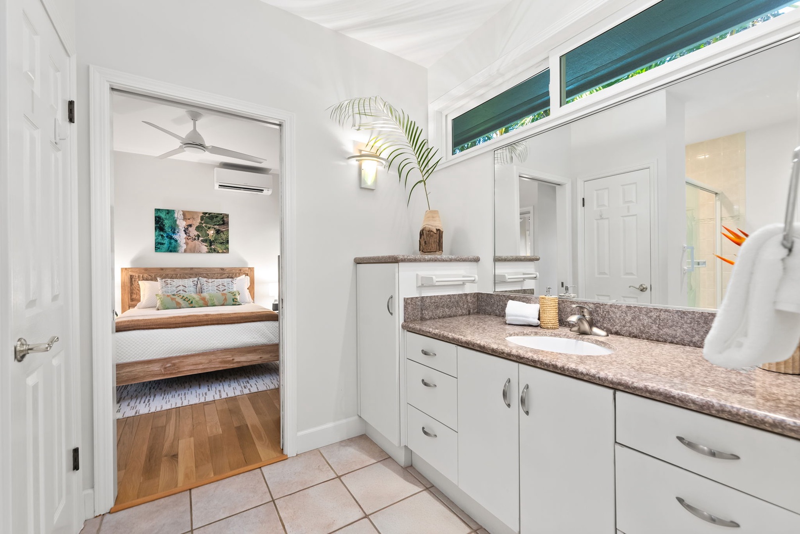 Kailua Vacation Rentals, Kailua Beach House - Convenient dual-sink bath connects guest bedrooms with ease.