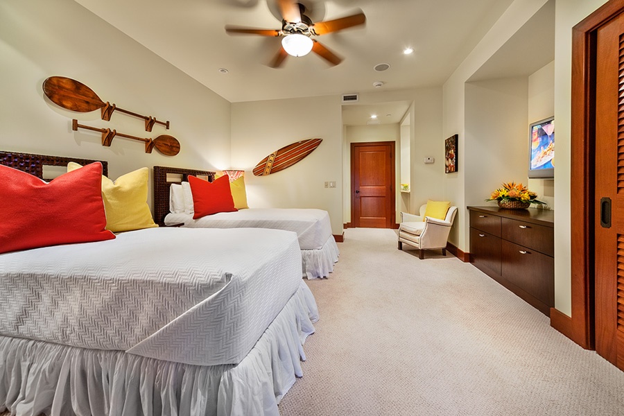 Wailea Vacation Rentals, Solara Luxe Pool Villa D101 at Wailea Beach Villas* - Partial Ocean View Primary with Cal King Bed and Direct Access To Plunge Pool