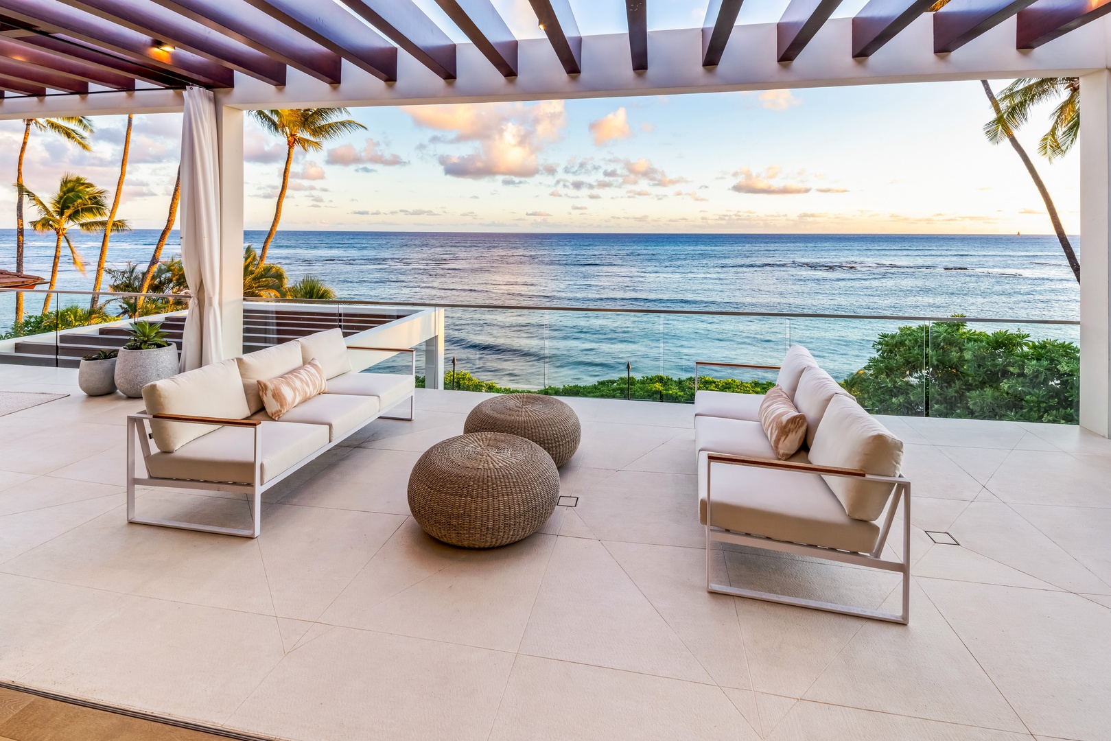 Honolulu Vacation Rentals, Diamond Head Grand Escape - Settle into plush seating and watch the waves roll in as the sky shifts from blue to gold.