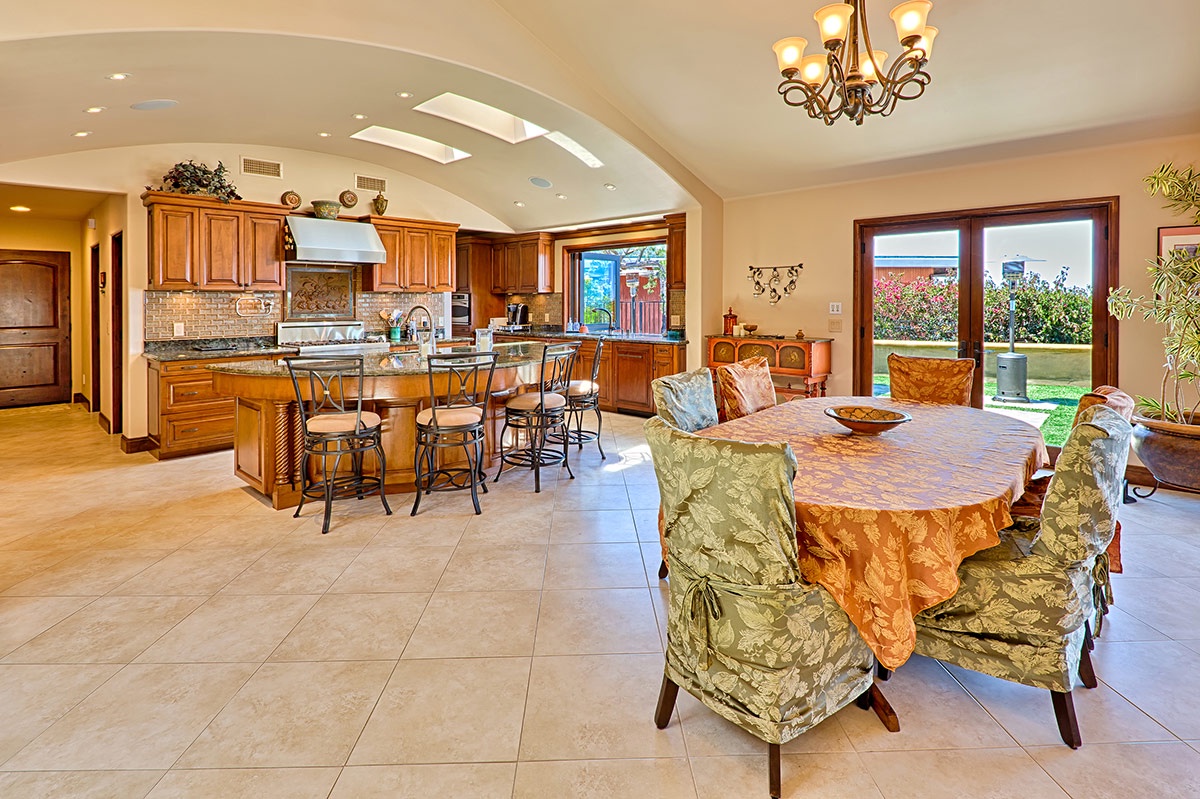 La Jolla Vacation Rentals, Jewel Above La Jolla Shores - Ceiling detailing provide distinct areas while maintaining open plan layout