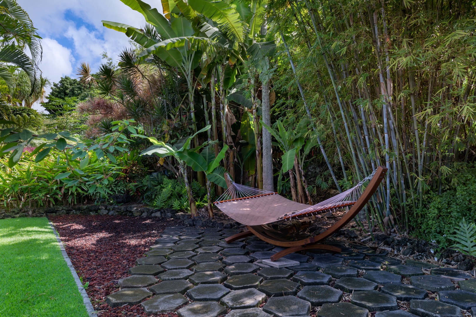 Kailua Kona Vacation Rentals, Ono Oasis - Backyard Hammock