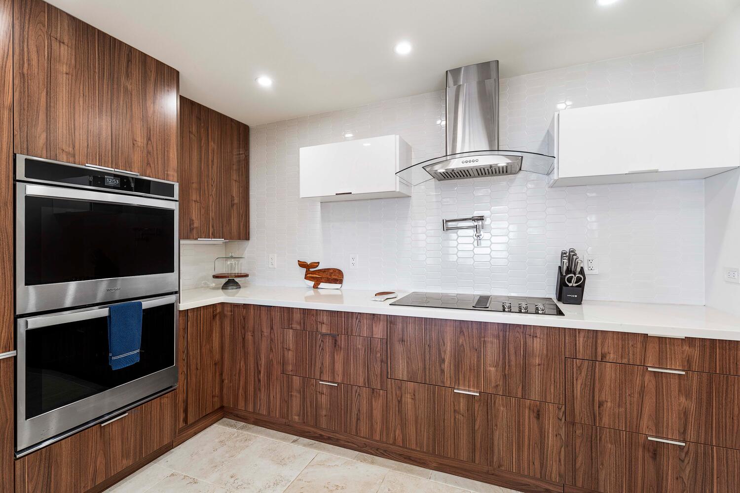 Kailua Kona Vacation Rentals, Ho'okipa Hale - Expansive kitchen with ample appliances and wide countertop for all your culinary ventures.