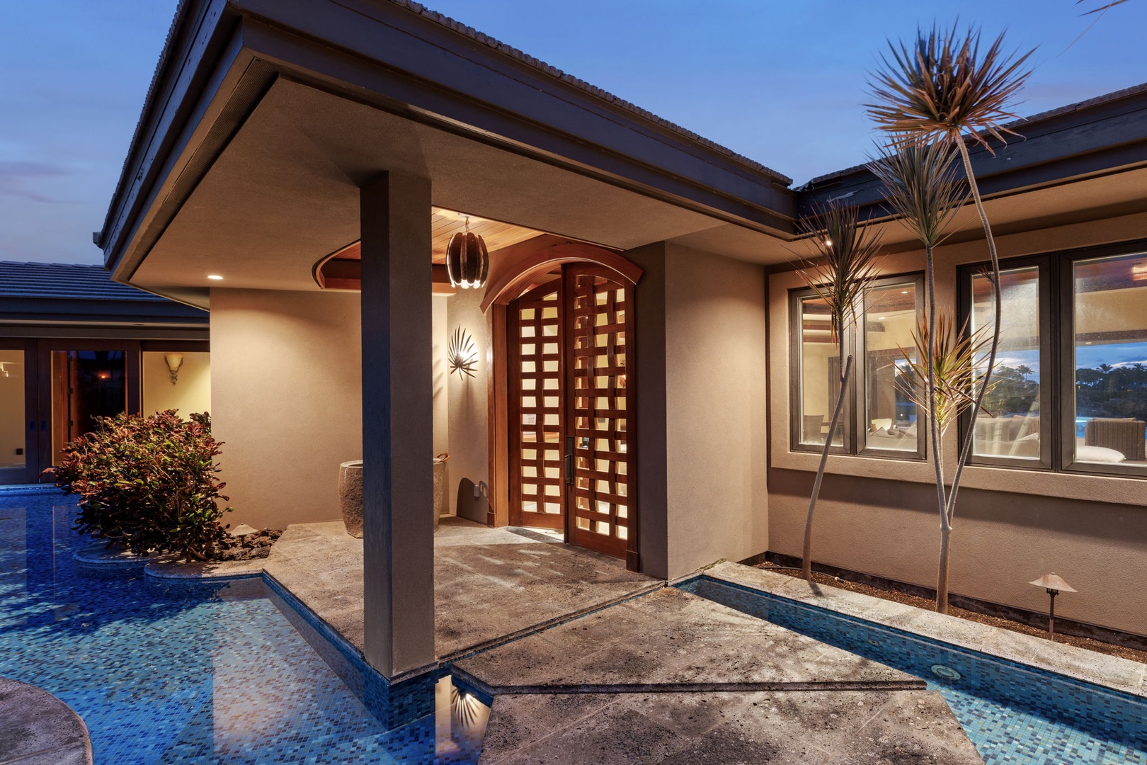 Kamuela Vacation Rentals, Hale Konane - A glowing entryway welcomes you with warm island elegance and tranquil water features.