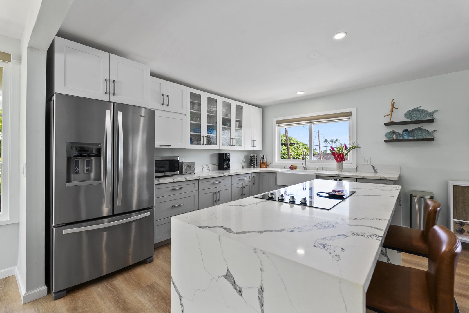 Kailua Vacation Rentals, Hale Alapi'i Lanikai Getaway - Enjoy preparing meals in this elegant kitchen, ith stainless steel appliances.