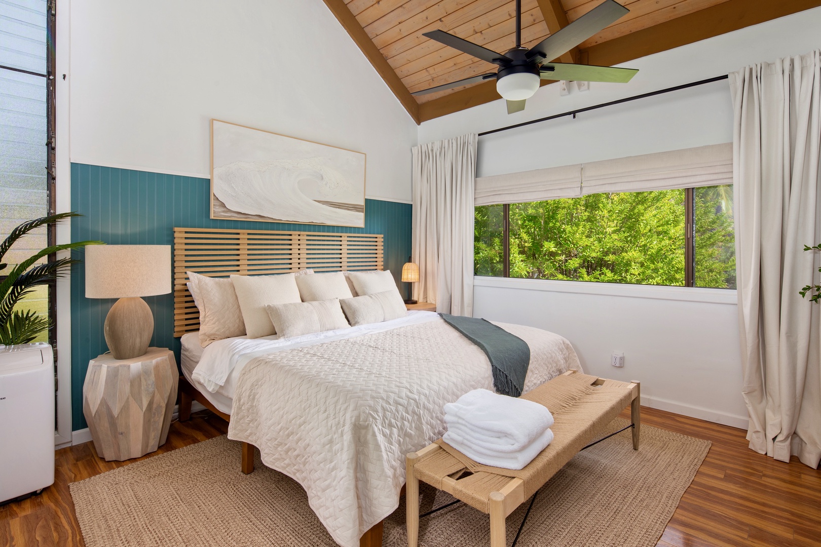 Kailua Kona Vacation Rentals, Keauhou Kai C301 - The second bedroom sleeps quiet, vaulted ceiling above and a bench at the foot.