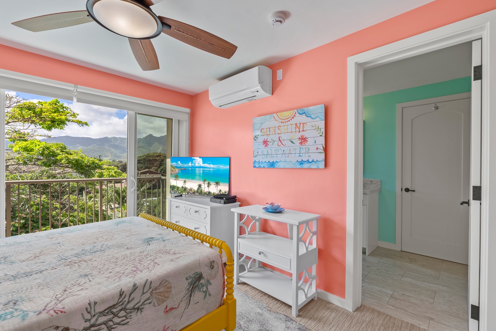 Waialua Vacation Rentals, Waialua Beachfront Getaway - This room has an ensuite bath