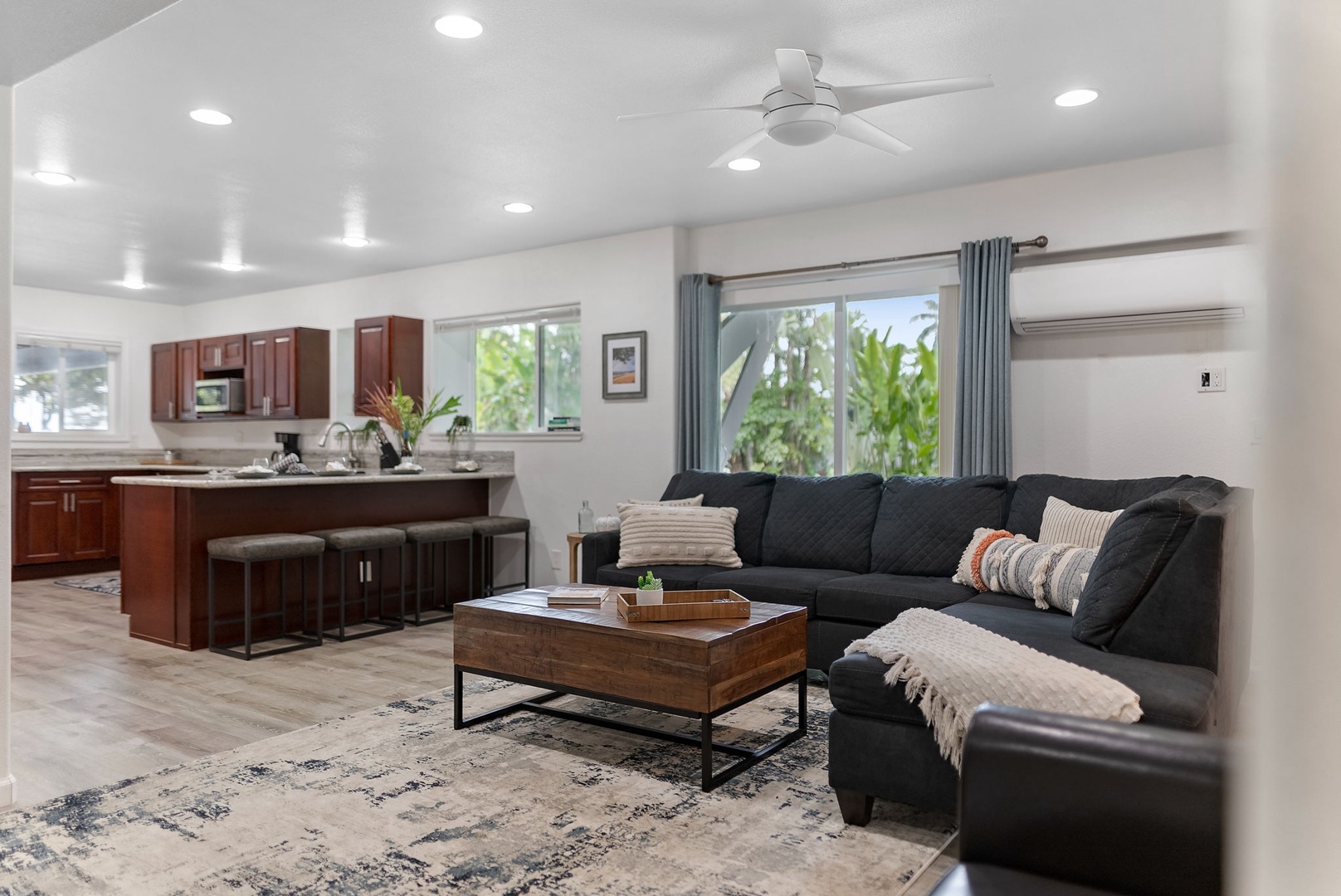Kaaawa Vacation Rentals, Kualoa Ohia - Bar Seating for 4 attached to the upstairs living room