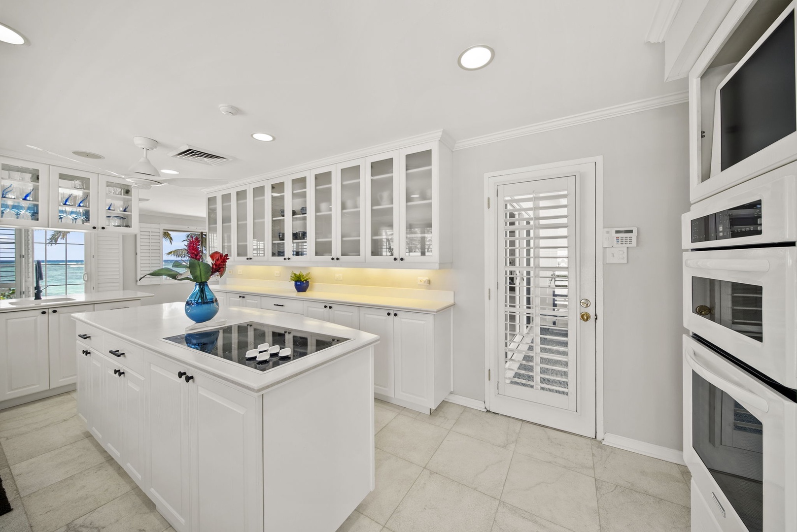 Waimanalo Vacation Rentals, Mana Kai at Waimanalo - Savor every meal with stunning oceanfront views, fresh island air, and an inviting open-concept space.