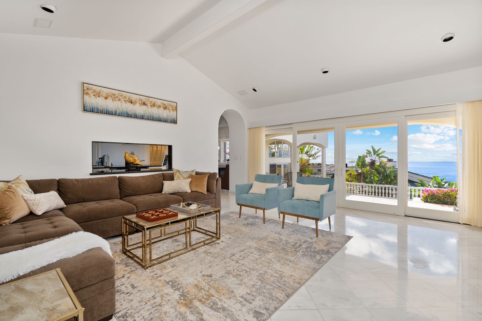 Honolulu Vacation Rentals, Hawaii Ridge Getaway - Family den with large windows for a bright and airy space.