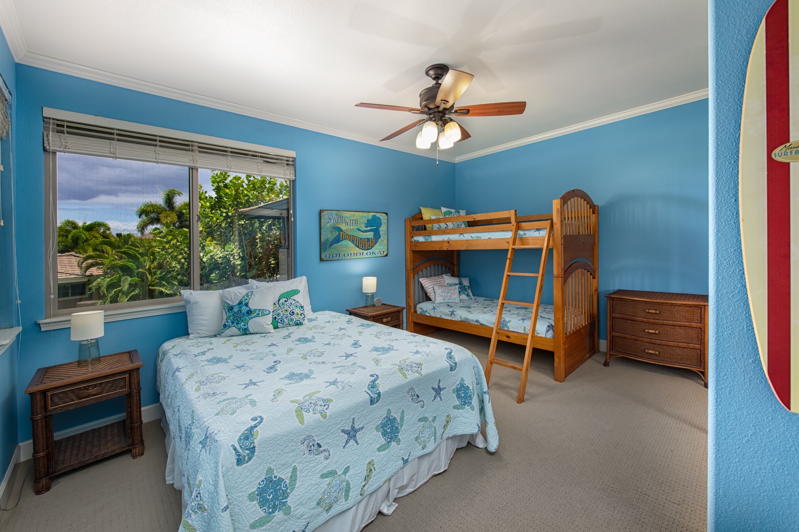 Kamuela Vacation Rentals, Palm View Villa - Third bedroom with queen bed plus bunk beds