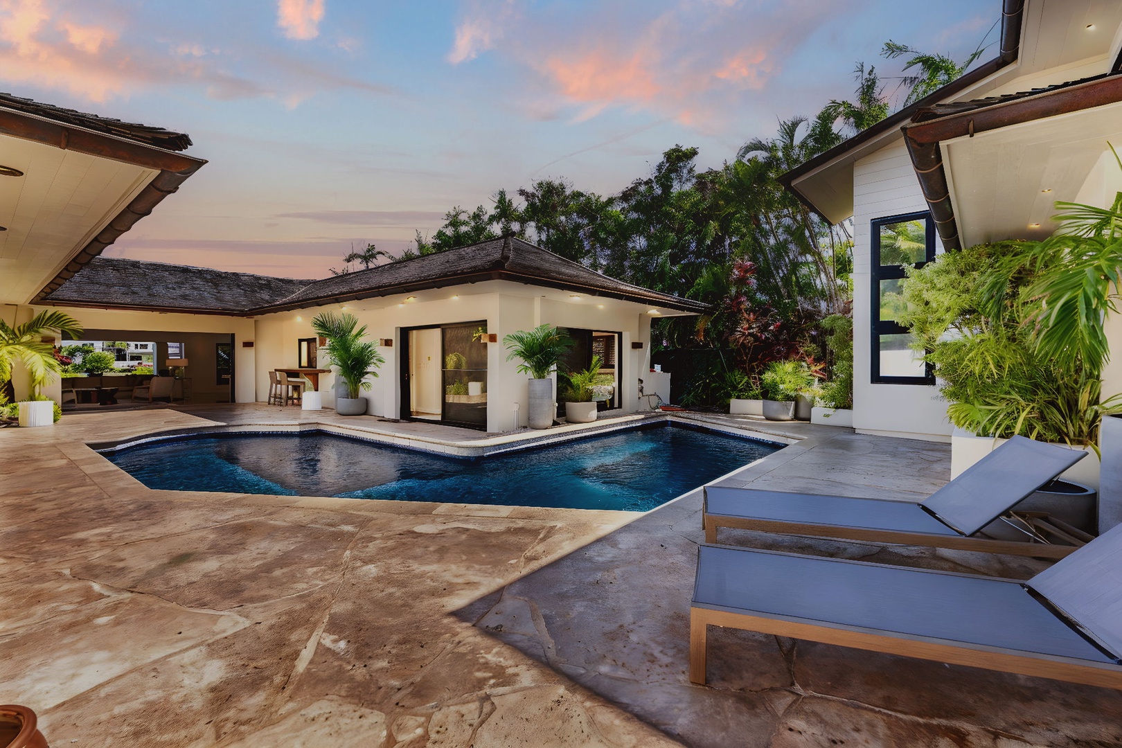 Honolulu Vacation Rentals, The Lagoon House 3BR - Evening light over the pool courtyard, settling softly across tropical surroundings.