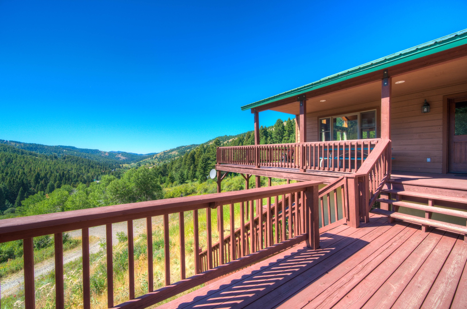 Bozeman Vacation Rentals, The Canyon Lookout - Sweeping Canyon Views from Wraparound Decks