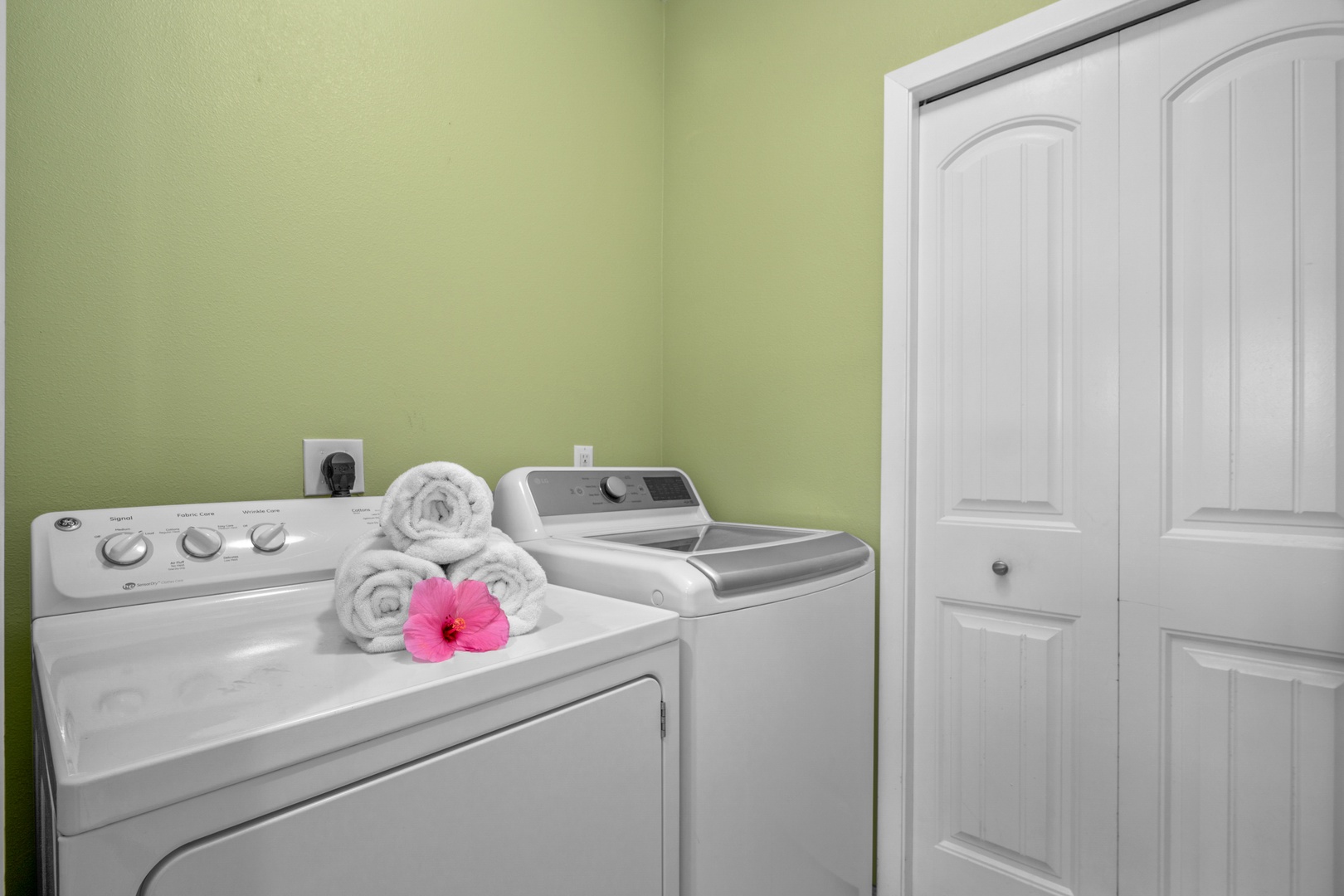 Princeville Vacation Rentals, Kaimana Villa - Your fresh linens await in this convenient in-unit laundry room, complete with full-size washer and dryer for ultimate comfort during your stay.