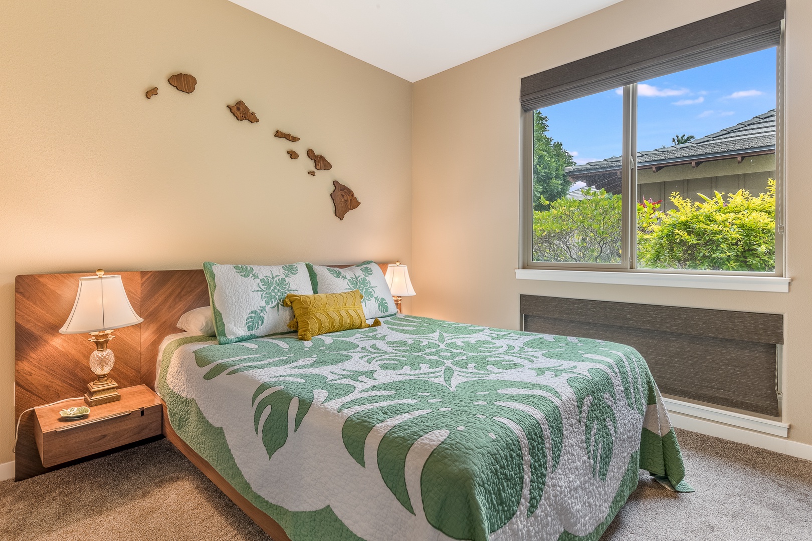 Kamuela Vacation Rentals, Palm Villas E1 - Guest bedroom with garden view
