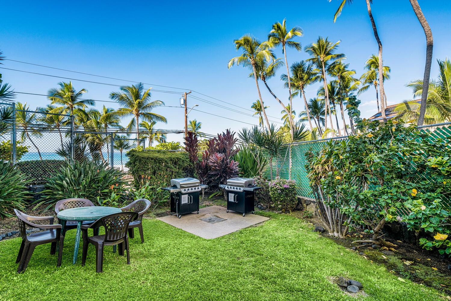 Kailua Kona Vacation Rentals, Kona Alii 403 - BBQ grill at the garden.