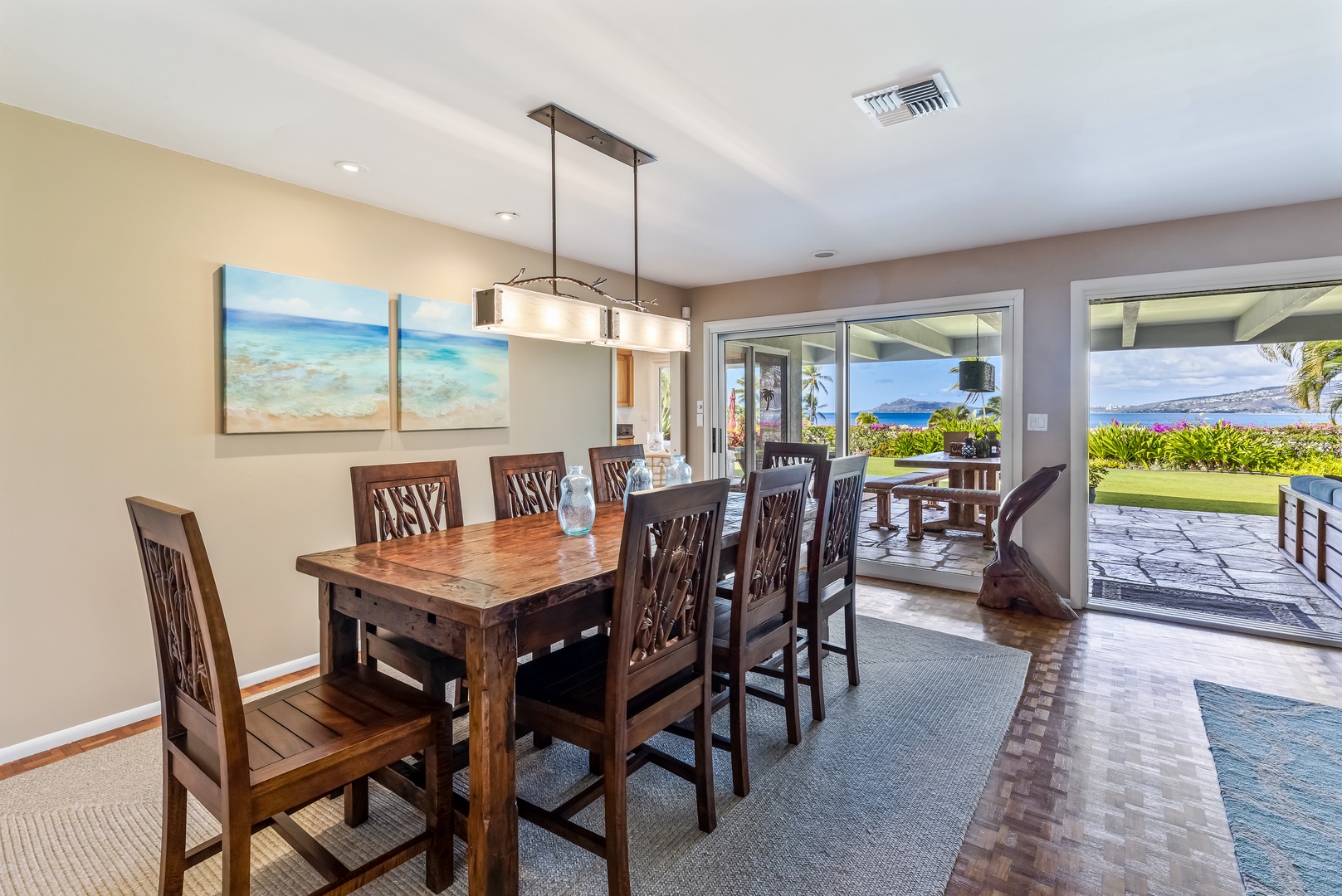 Honolulu Vacation Rentals, Hale Ola - The large dining table seats up to 8 guests
