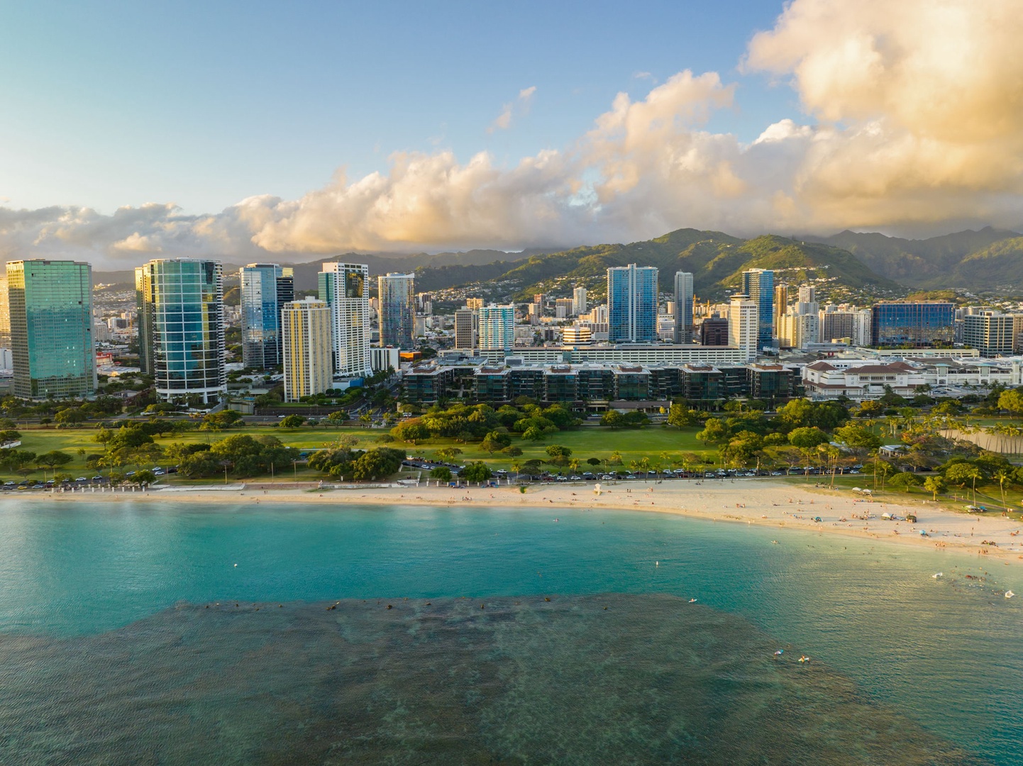 Honolulu Vacation Rentals, Park Lane Getaway - Spectacular coastal views with Honolulu’s skyline as your backdrop.