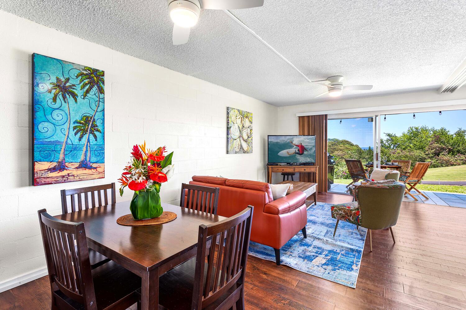 Kailua Kona Vacation Rentals, Keauhou Akahi 302 - Open-concept living and dining area.