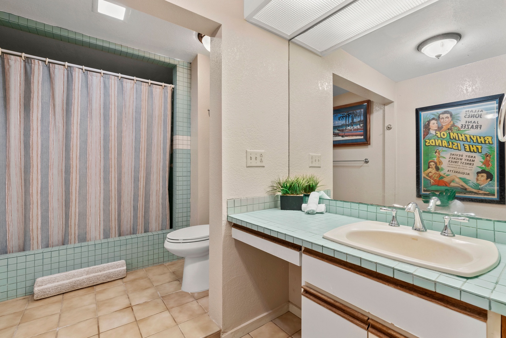 Haleiwa Vacation Rentals, North Shore Beachfront Resort - Bright bathroom with ample counter space.