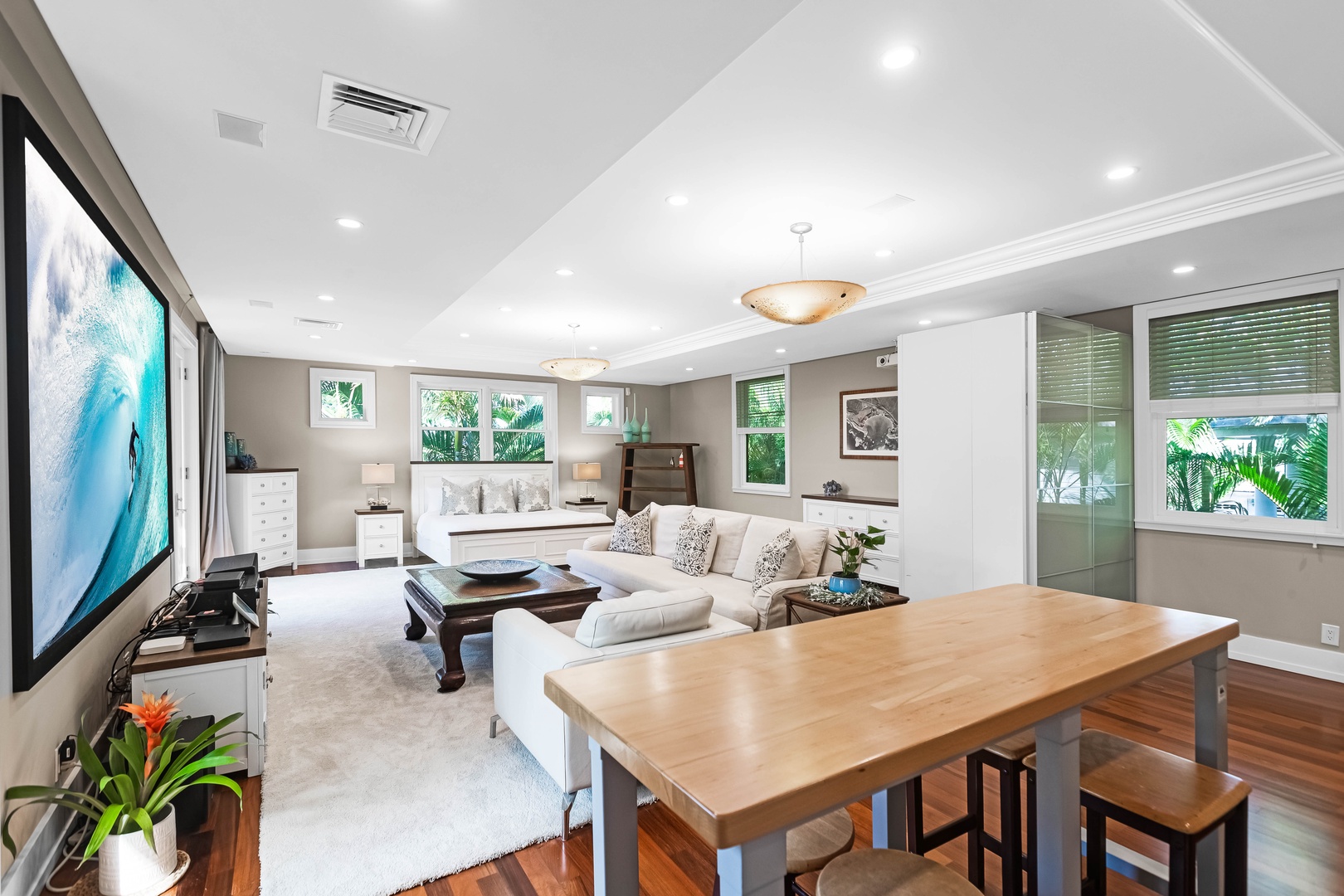 Honolulu Vacation Rentals, Pili Pono - Studio suite has a living & dining space with plush sofa and natural light.