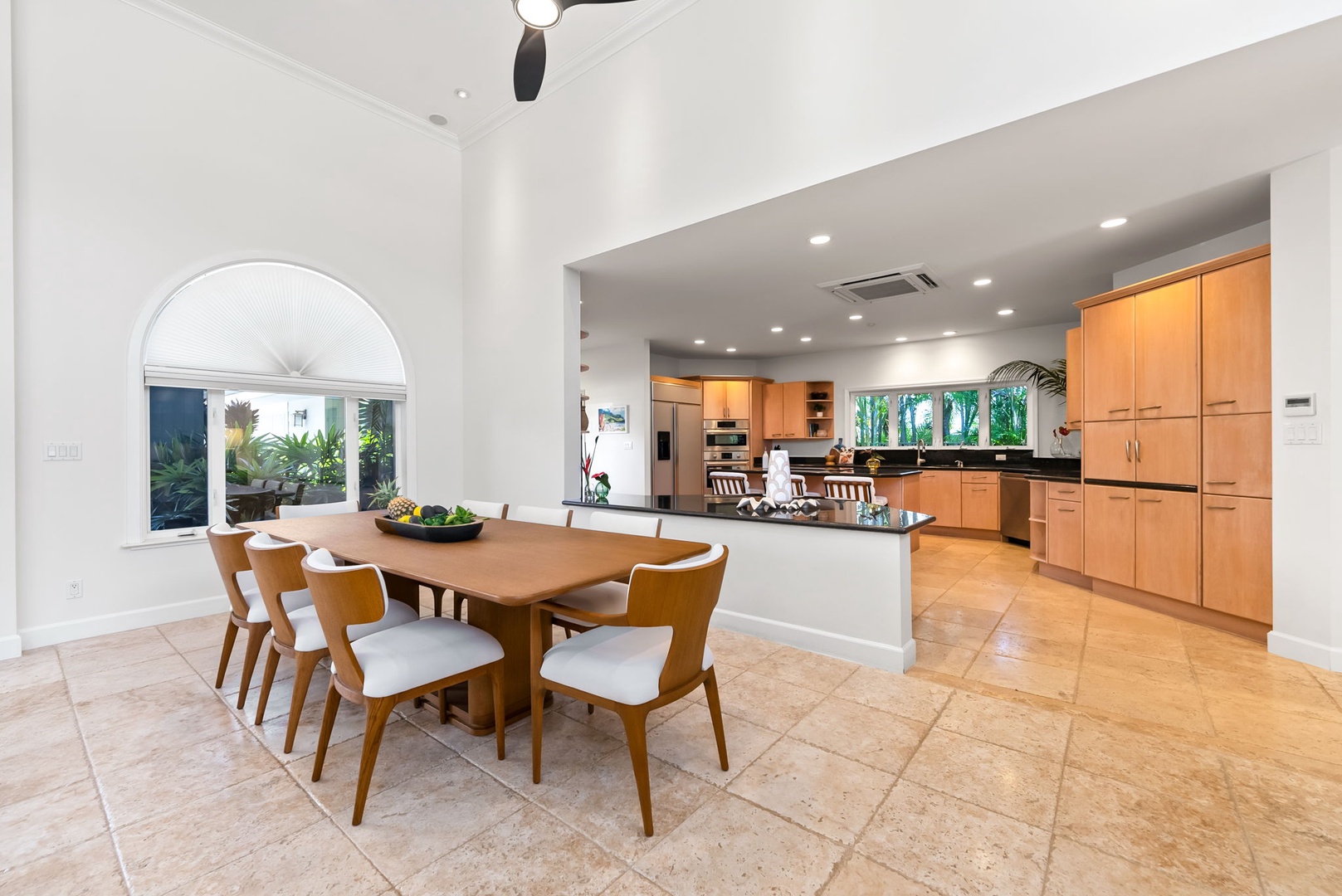 Kailua Vacation Rentals, Kailua Beach House - Enjoy meals together in this open dining area right next to the kitchen.