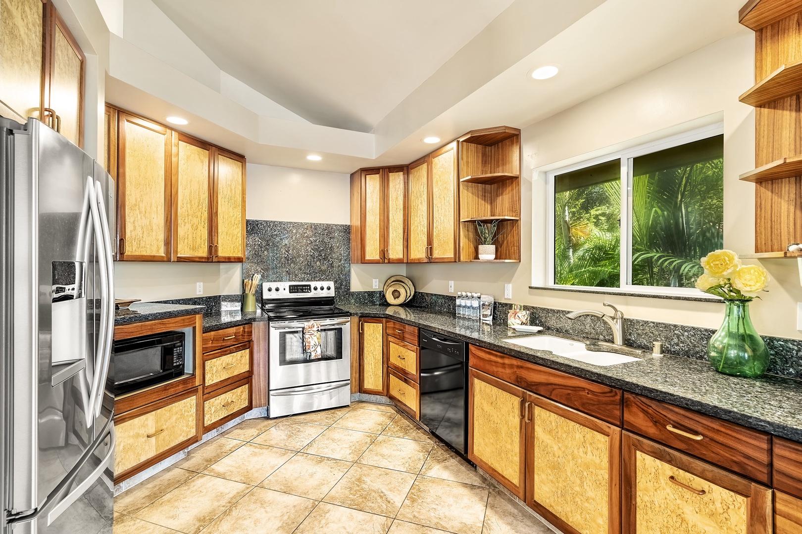 Kailua Kona Vacation Rentals, Lymans Bay Hale - Upgraded kitchen for all your meal preparation needs